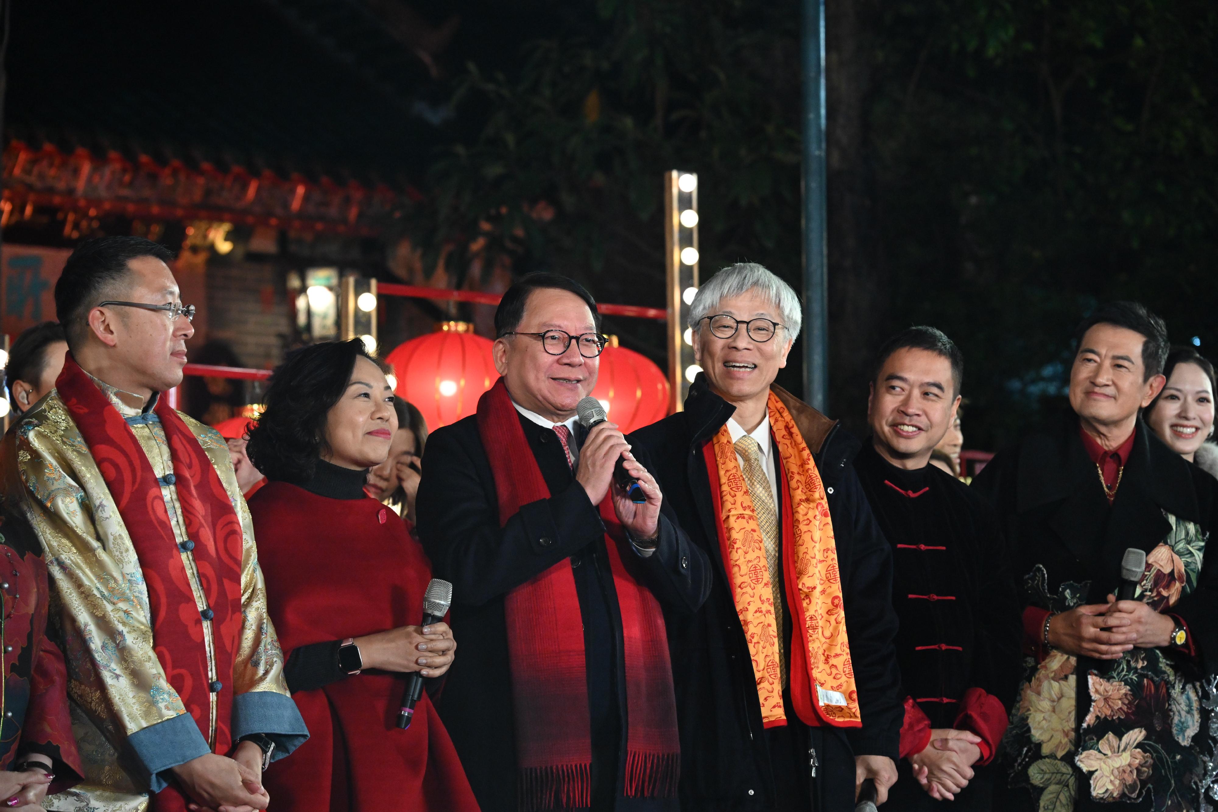 The Chief Secretary for Administration, Mr Chan Kwok-ki (third left), participates in the "Yau Tsim Mong Presents - The Year of The Snake: Countdown Celebration" event at the Yau Ma Tei Community Centre Rest Garden on January 28 to share with the public the joys and blessings of the festive season and welcome the Year of the Snake.