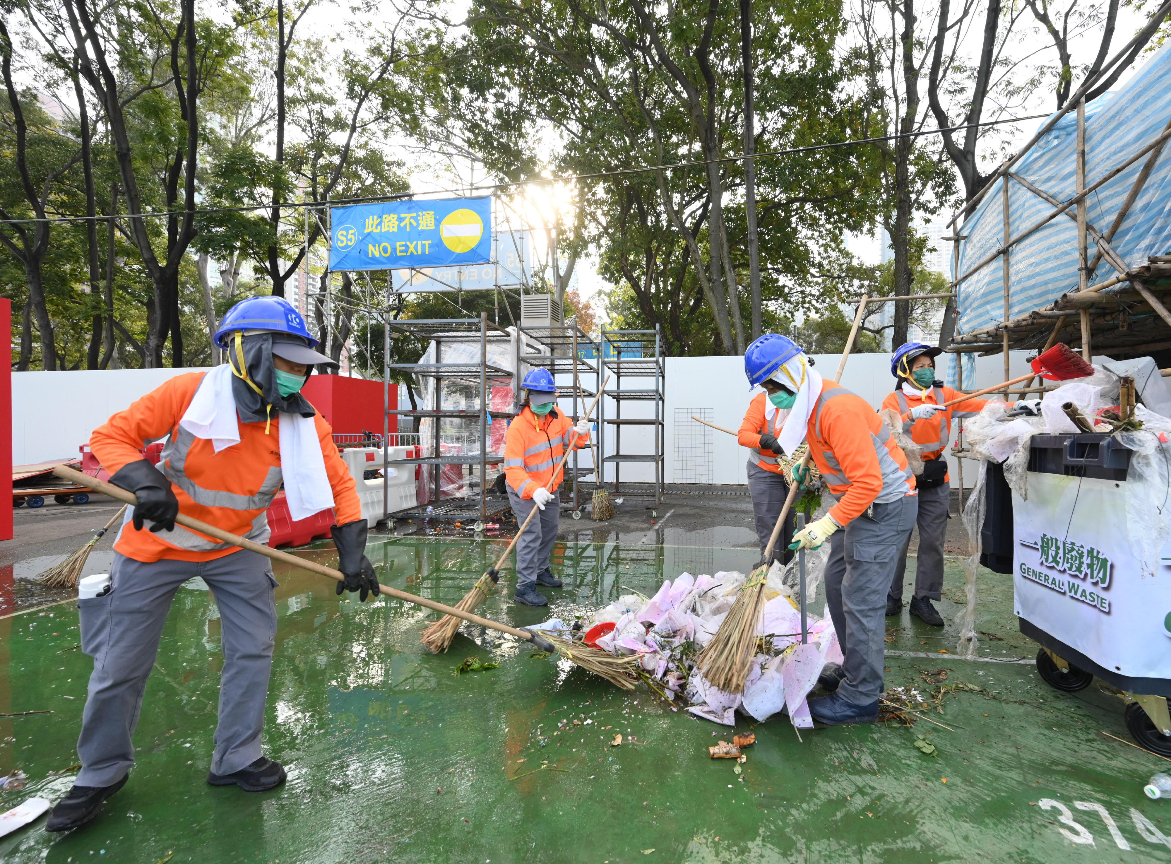 The 2025 Lunar New Year (LNY) fairs concluded successfully at 7am today (January 29). Photo shows cleansing workers cleaning up the Victoria Park LNY Fair site after the fair ended.