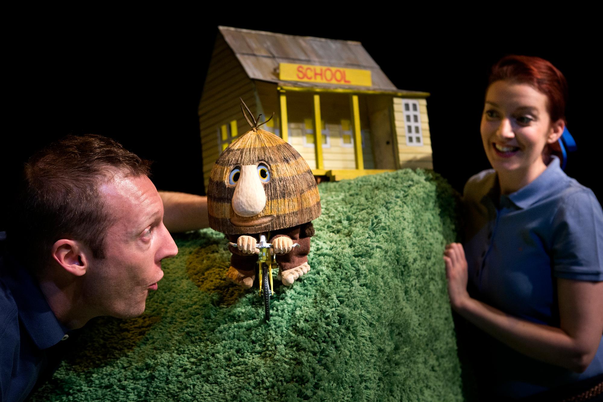 The Leisure and Cultural Services Department has invited Australia's Windmill Theatre Company to return to Hong Kong after a hiatus of 10 years with puppetry show "Grug and the Rainbow" in this year's "Cheers!" Series. Photo shows a scene from "Grug and the Rainbow". (Source of photo: Shane Reid)
