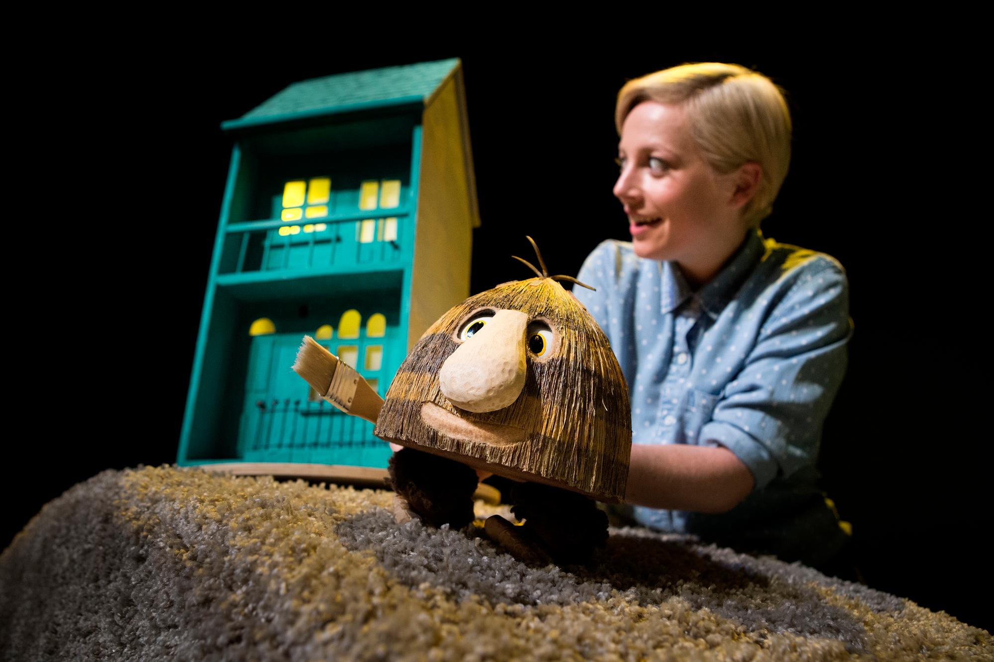 The Leisure and Cultural Services Department has invited Australia's Windmill Theatre Company to return to Hong Kong after a hiatus of 10 years with puppetry show "Grug and the Rainbow" in this year's "Cheers!" Series. Photo shows a scene from "Grug and the Rainbow". (Source of photo: Shane Reid)
