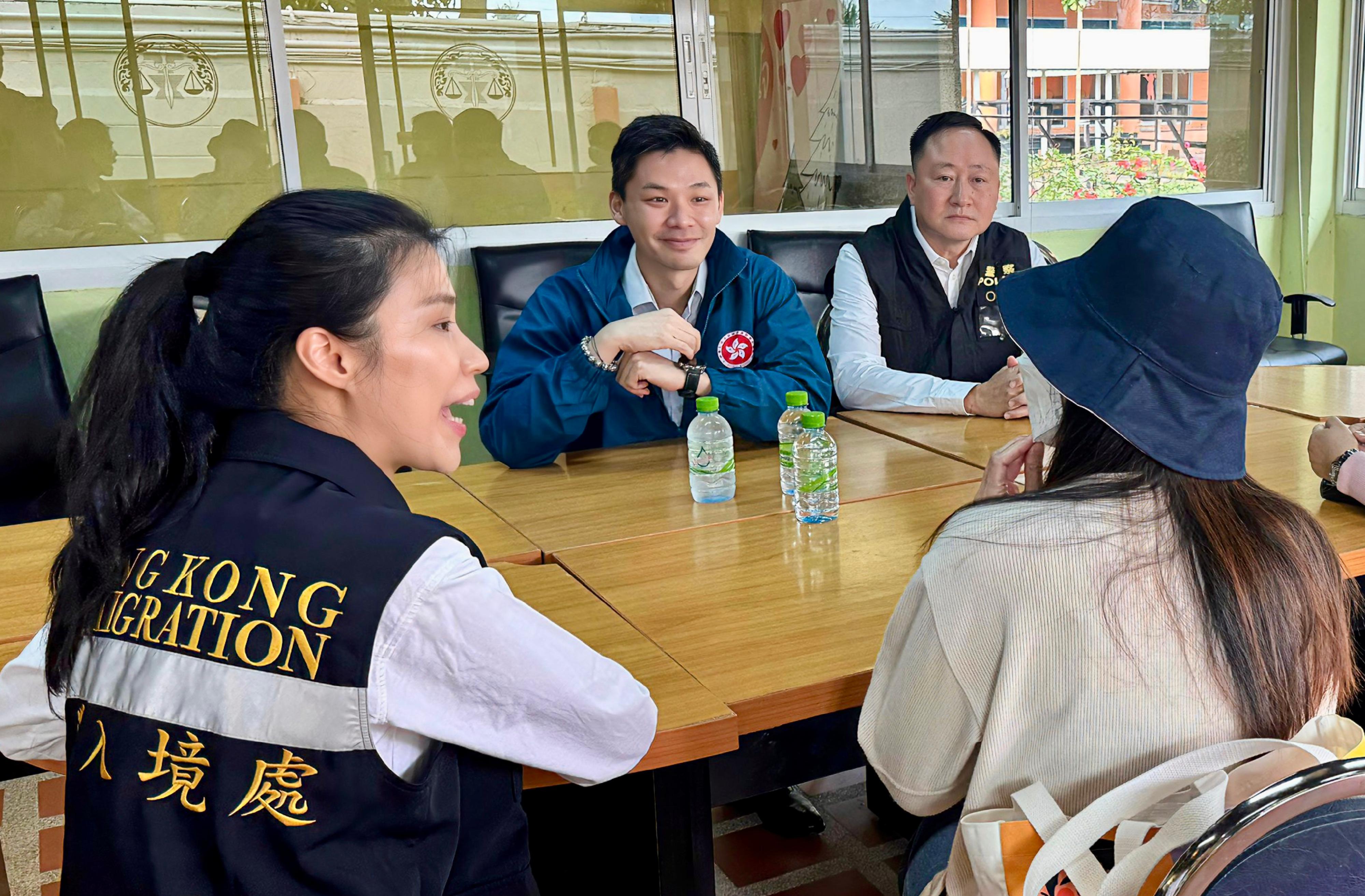 A Hong Kong resident (first right), who had been detained for illegal work in Myanmar and was recently rescued, has departed Thailand for Hong Kong this afternoon (February 4) with members of the dedicated task force of the Security Bureau. Photo shows members of the task force meeting with the rescued individual in Bangkok this morning.