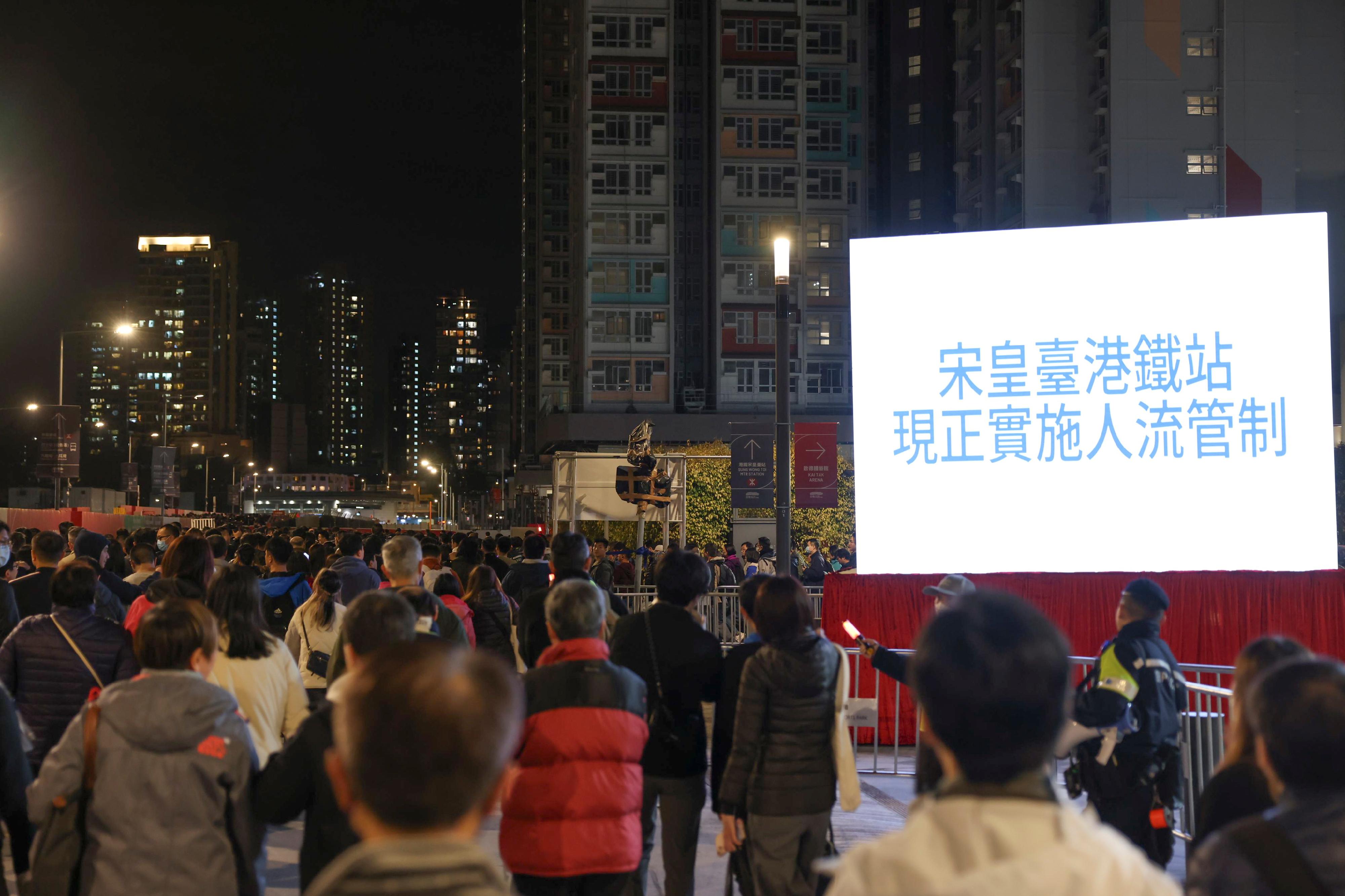A large-scale stress test was conducted at Kai Tak Sports Park today (February 4). Photo shows Police testing the latest crowd management measure.