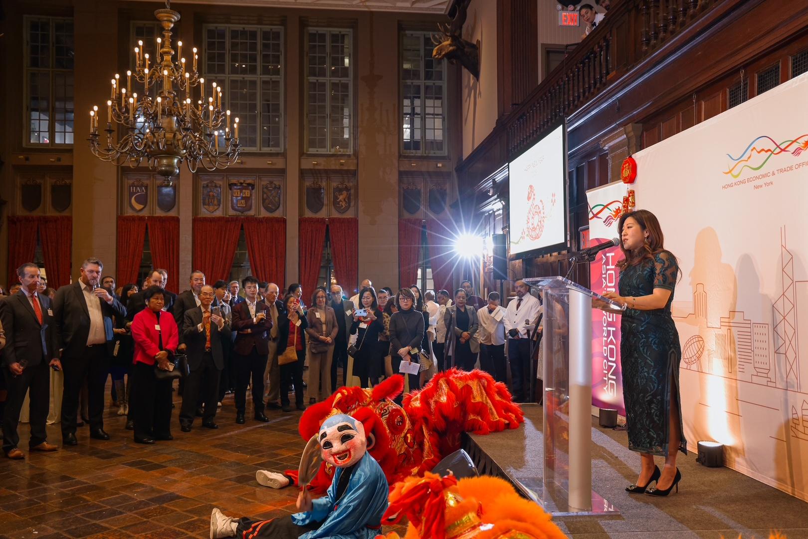 The Hong Kong Economic and Trade Office, New York (HKETONY) hosted its spring reception in New York on February 4 (New York time) to celebrate the Year of the Snake. Photo shows the Director of the HKETONY, Ms Maisie Ho, delivering the welcome remarks.