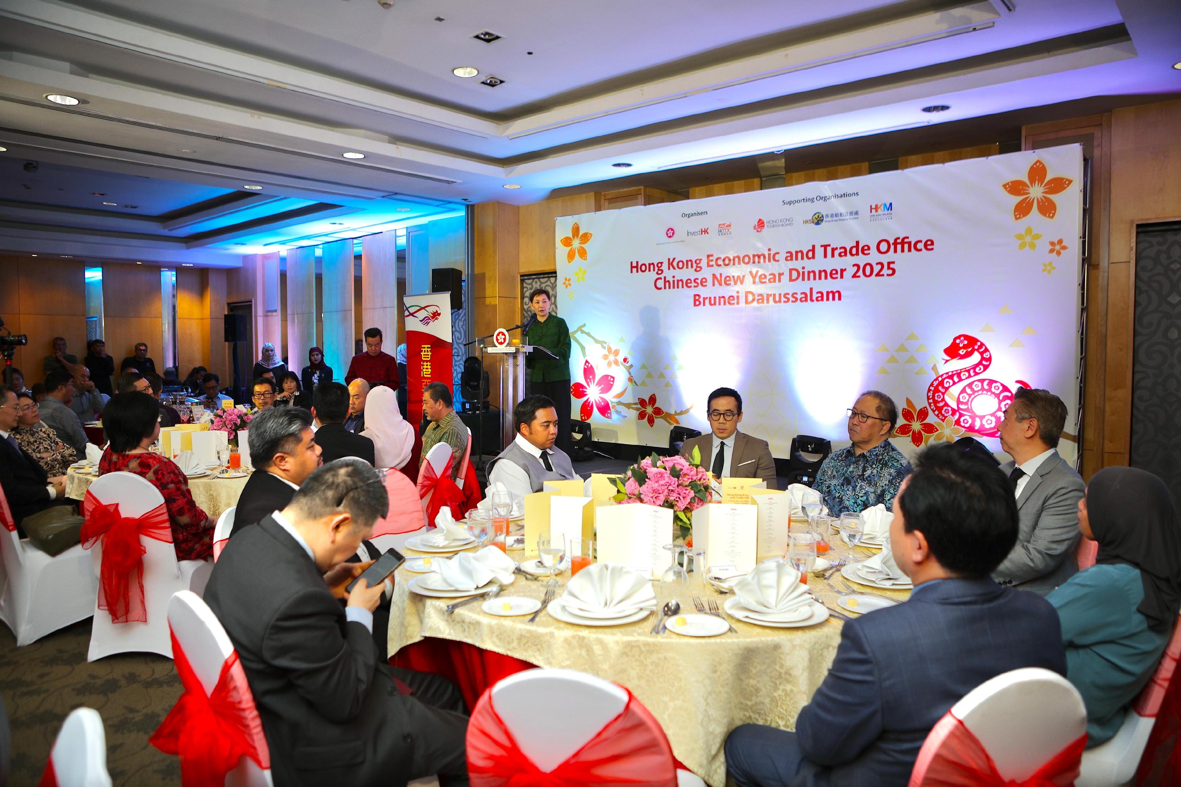 The Hong Kong Economic and Trade Office, Jakarta (HKETO Jakarta) today (February 6) hosted a Chinese New Year dinner in Brunei. Photo shows the Director-General of the HKETO Jakarta, Miss Libera Cheng, delivering a welcoming speech.