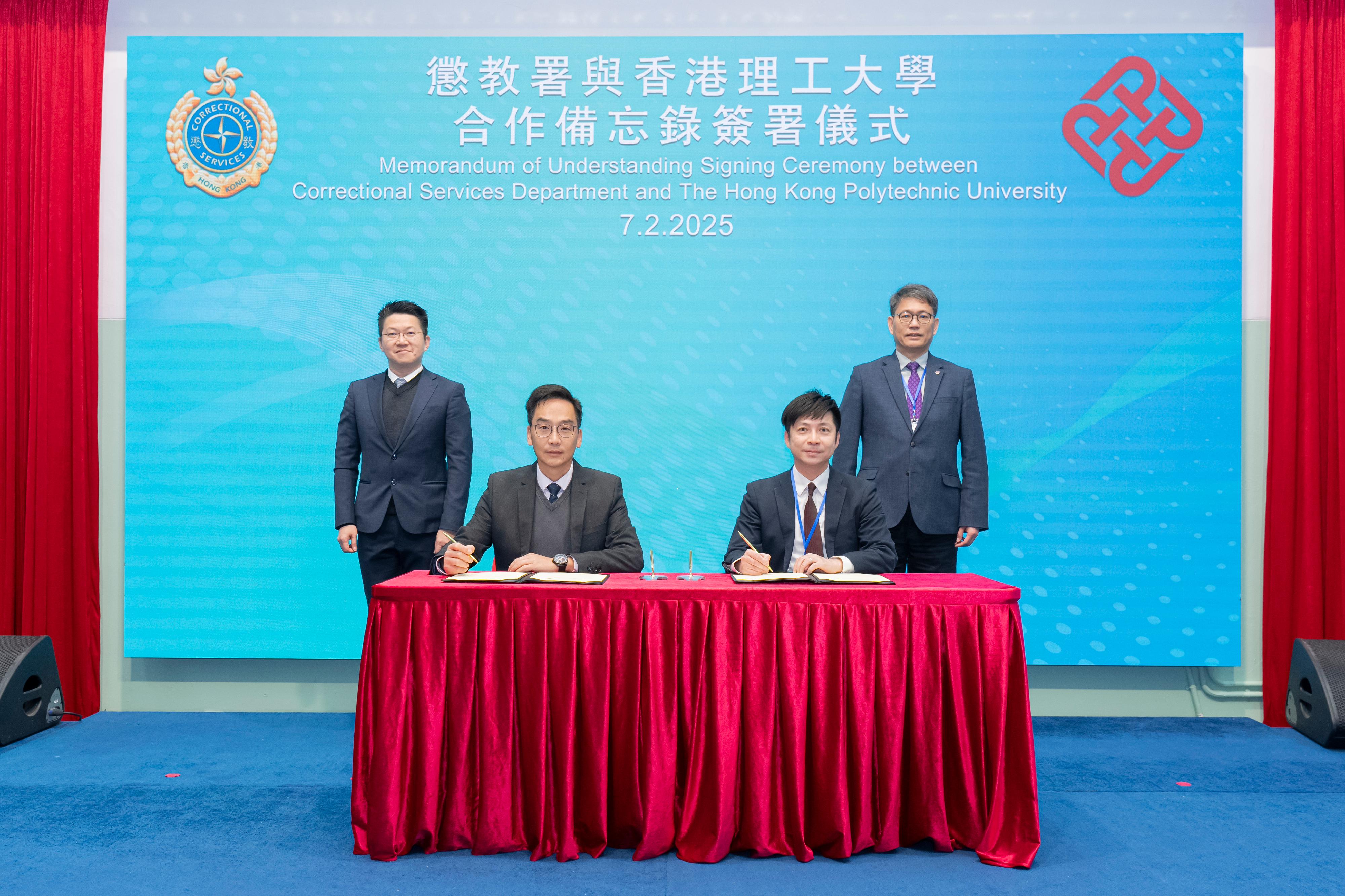 The Correctional Services Department and the Hong Kong Polytechnic University (PolyU) signed a Memorandum of Understanding (MOU) today (February 7) to jointly promote the upcycling of food waste and the development of environmentally friendly products, injecting new impetus into the sustainable development of the correctional industry. Witnessed by the Deputy Commissioner of Correctional Services (Rehabilitation and Management), Mr Ng Chiu-kok (back row, left), and the Vice President (Research and Innovation) of PolyU, Professor Christopher Chao (back row, right), the MOU was signed by the Assistant Commissioner of Correctional Services (Rehabilitation), Mr Tong Soen (front row, left), and the Director of the Research Institute for Future Food of PolyU, Professor Wong Ka-hing (front row, right).