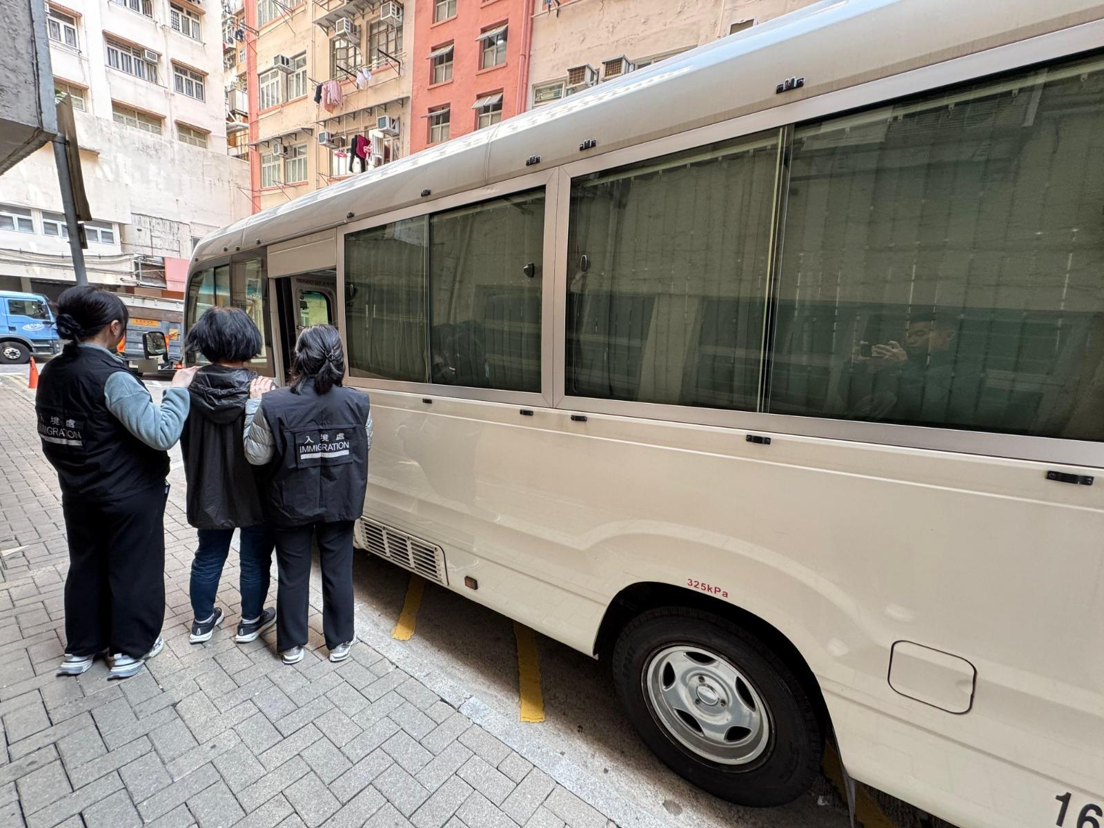 The Immigration Department mounted a series of territory-wide anti-illegal worker operations codenamed "Greenlane" and "Twilight", and a joint operation with the Hong Kong Police Force codenamed "Windsand", for four consecutive days from February 3 to yesterday (February 6). Photo shows a suspected illegal worker arrested during an operation.