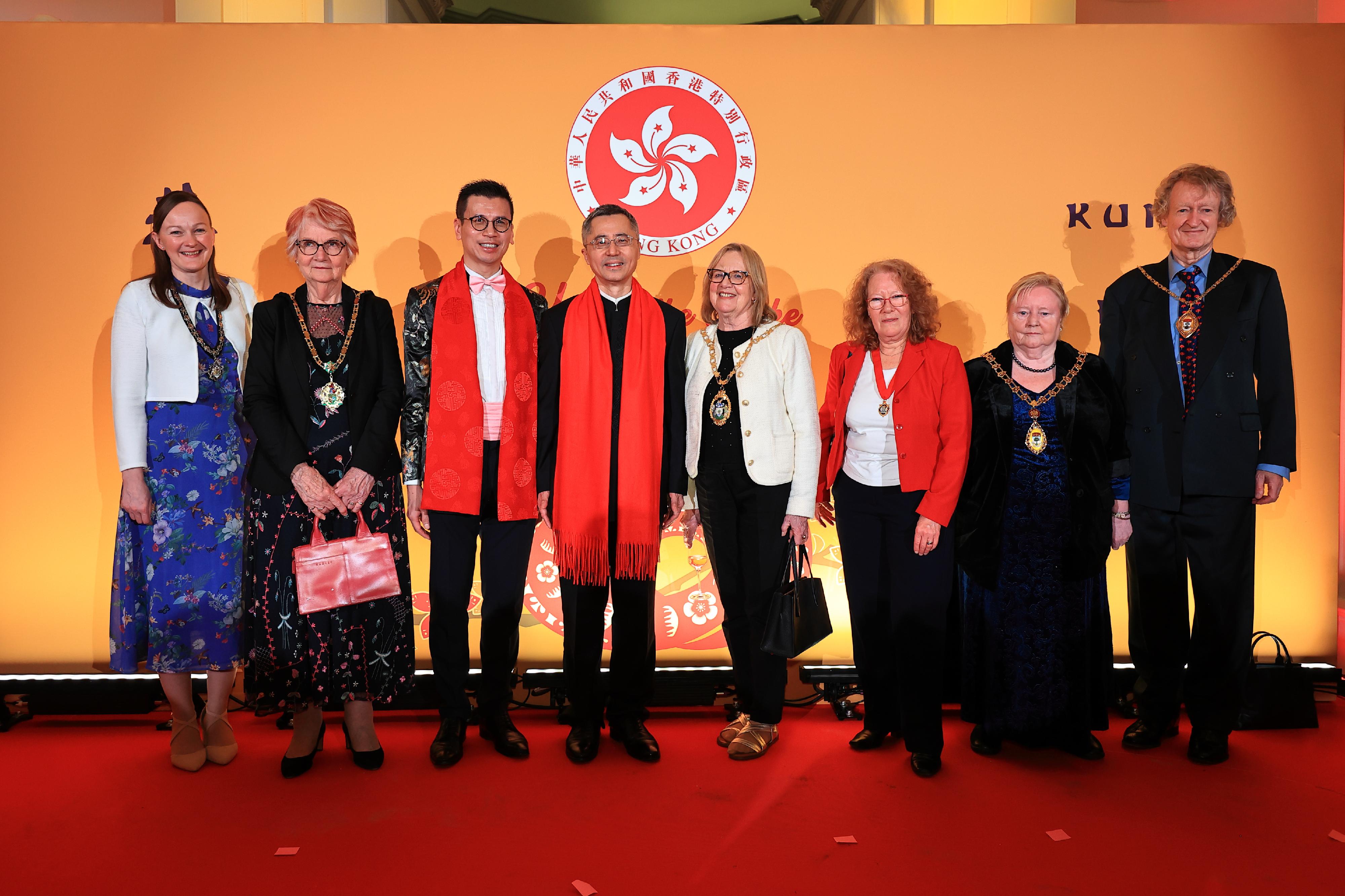 The Hong Kong Economic and Trade Office, London (London ETO) greeted the Year of the Snake in the United Kingdom (UK) by hosting an evening reception at The Orangery, Kensington Palace, in London on February 6 (London time). Photo shows the Director-General of the London ETO, Mr Gilford Law (third left); Minister of the Embassy of the People's Republic of China in the UK, Mr Wang Qi (fourth left) and borough mayors in London at the reception.

