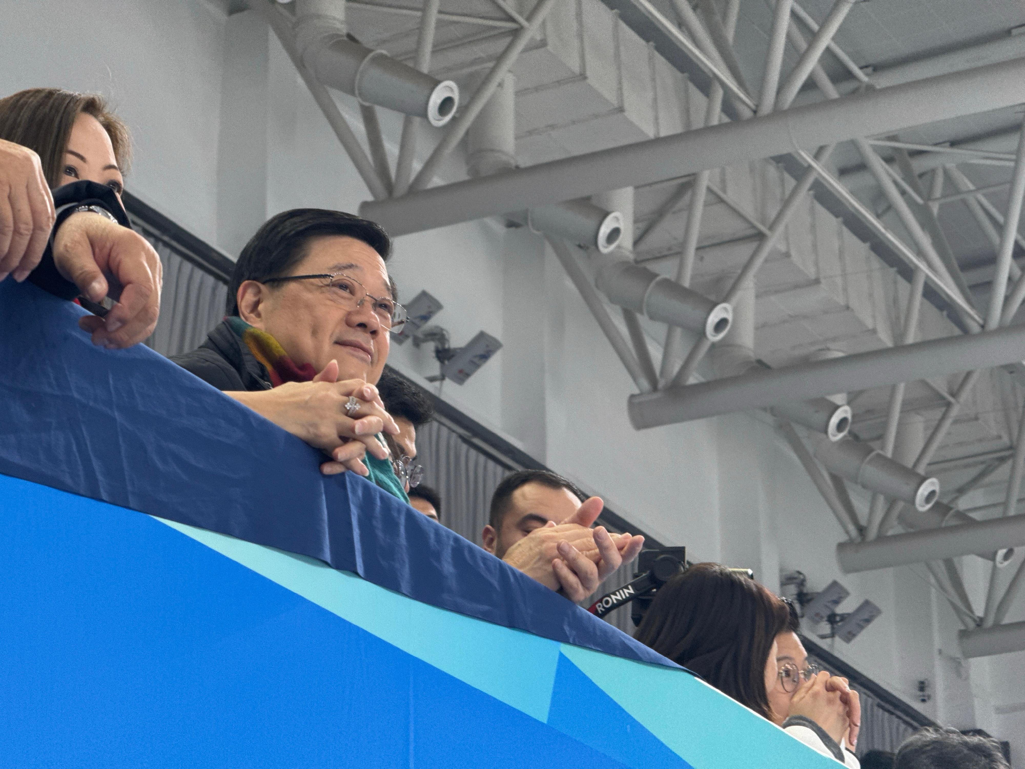 The Chief Executive, Mr John Lee, continued his visit programme in Harbin today (February 8). Photo shows Mr Lee watching a competition at the 9th Asian Winter Games Harbin 2025 and cheering for Hong Kong athletes.