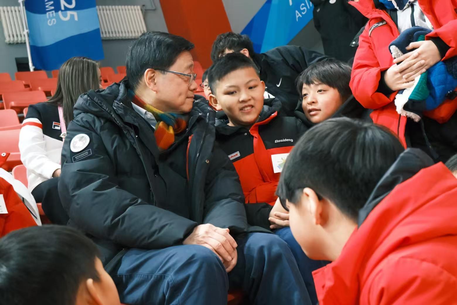 The Chief Executive, Mr John Lee, continued his visit programme in Harbin today (February 8). Photo shows Mr Lee (first left) meeting with Hong Kong young people participating in an exchange programme of the 9th Asian Winter Games Harbin 2025 organised by InspiringHK Sports Foundation.