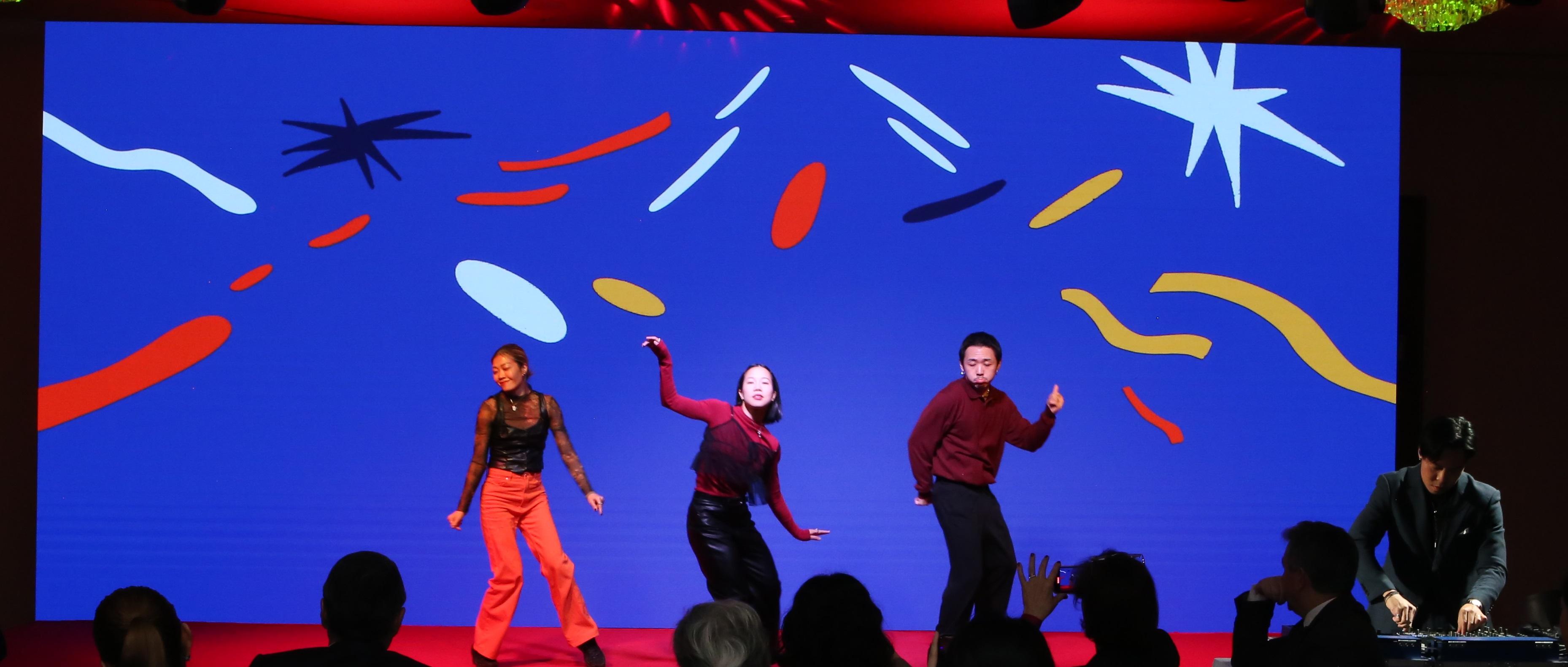 In the Chinese New Year reception held in Istanbul, Türkiye on January 30, a cross-media performance inspired by Hong Kong action movies was presented by the Hong Kong Arts Centre (Comix Home Base) in collaboration with different Hong Kong artists: Move Beyond SDZ (dance), INK (music), and Loszehaha aka Venus Philosophy with Nic Ho (comics and animation). 
