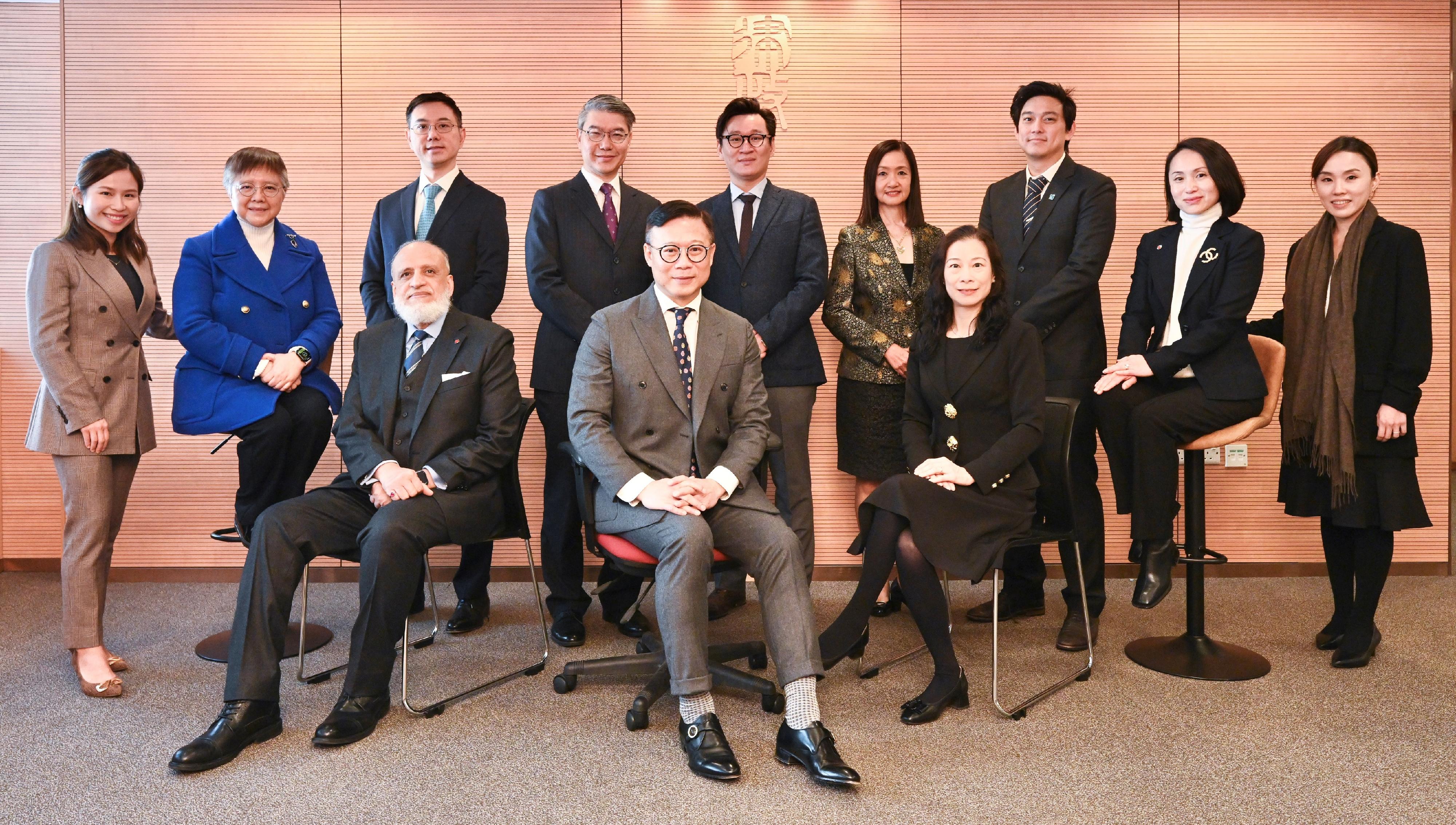The Consultation Group on LawTech Development, established by the Department of Justice in January this year, held its first meeting today (February 10). Photo shows the Chairperson of the Consultation Group and Deputy Secretary for Justice, Dr Cheung Kwok-kwan (front row, centre), and members of the Consultation Group before the meeting.
