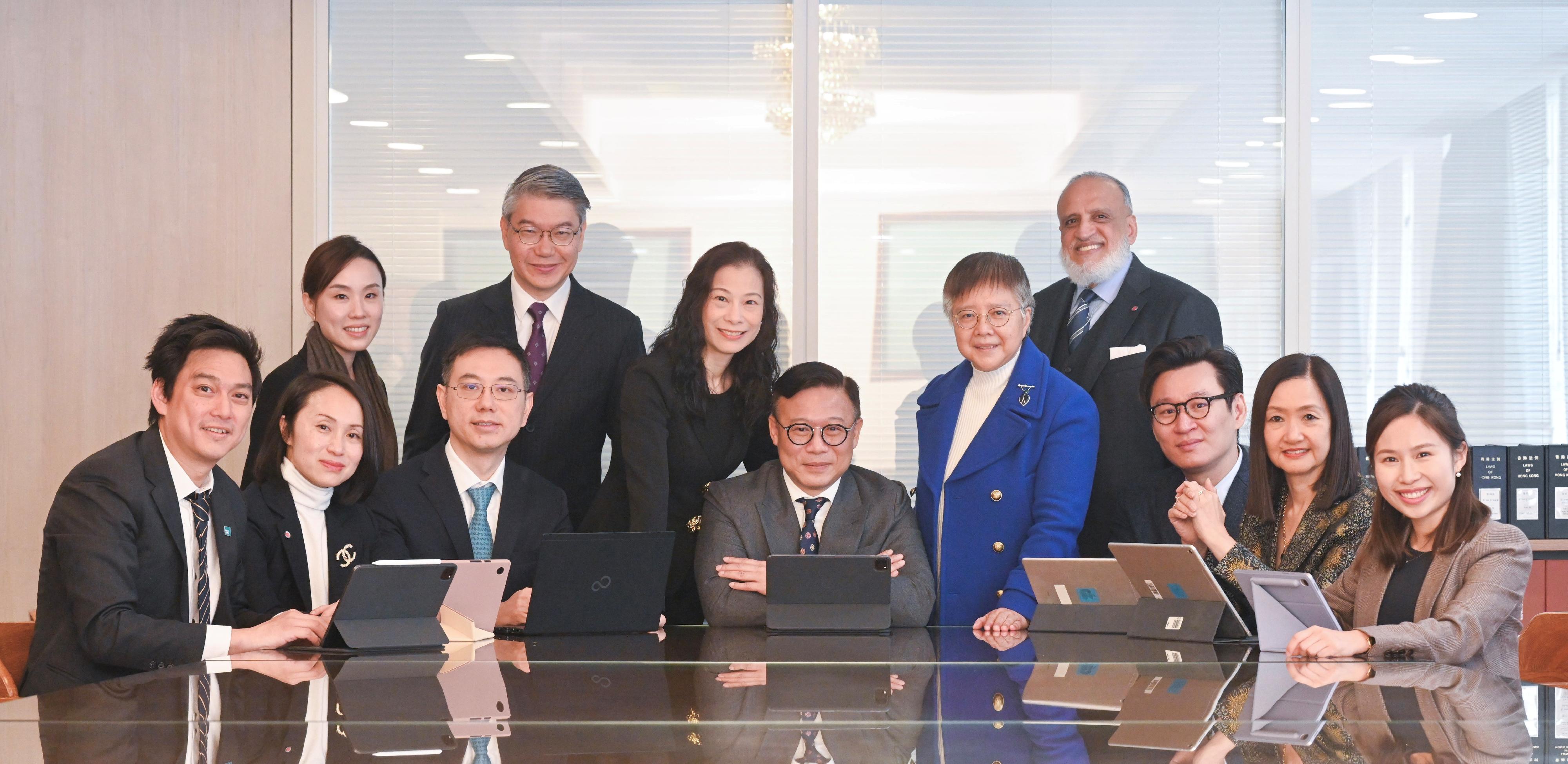 The Consultation Group on LawTech Development, established by the Department of Justice in January this year, held its first meeting today (February 10). Photo shows the Chairperson of the Consultation Group and Deputy Secretary for Justice, Dr Cheung Kwok-kwan (front row, centre), and members of the Consultation Group at the meeting.
