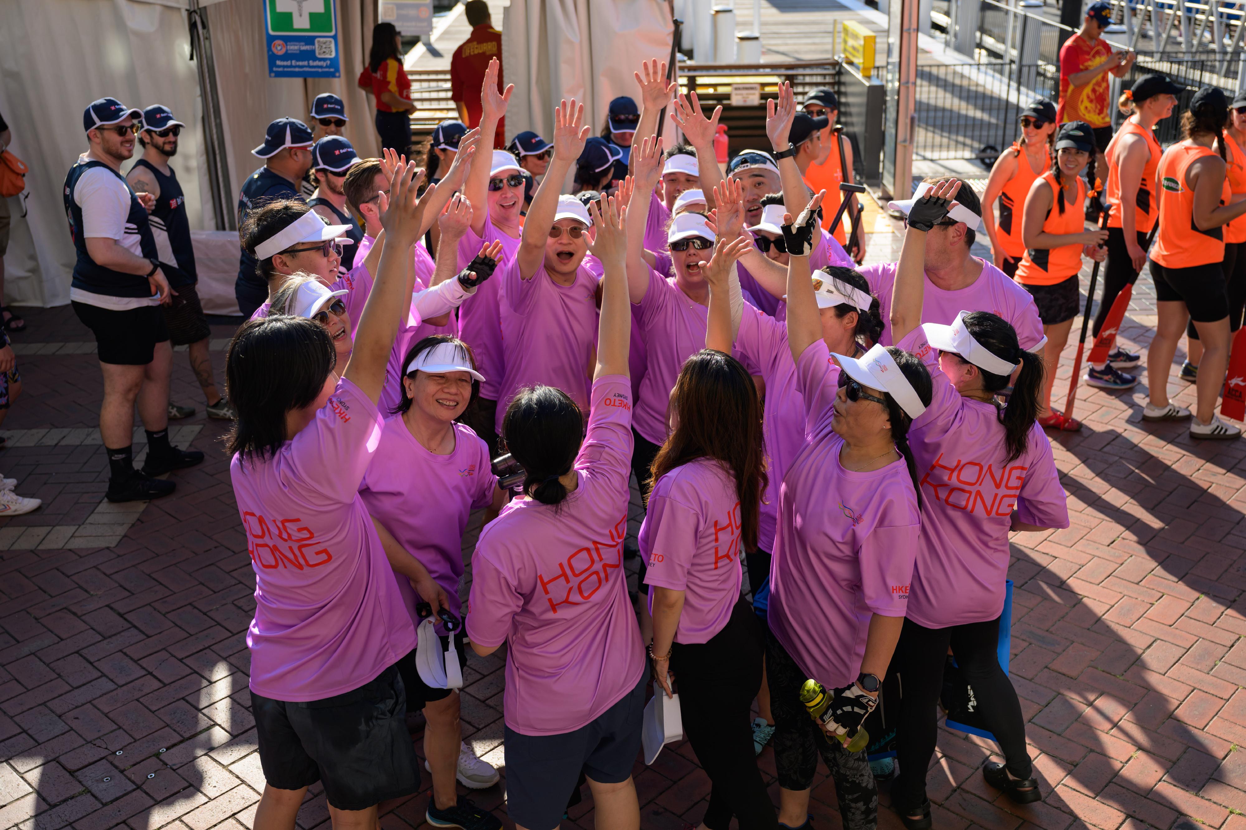 The Hong Kong Economic and Trade Office, Sydney (Sydney ETO) showcased Hong Kong's vibrancy at the Sydney Lunar New Year Dragon Boat Festival held in Sydney, Australia, from February 7 to 9. The Director of the Sydney ETO, Mr Ricky Chong, cheers for the Hong Kong Team on February 7.