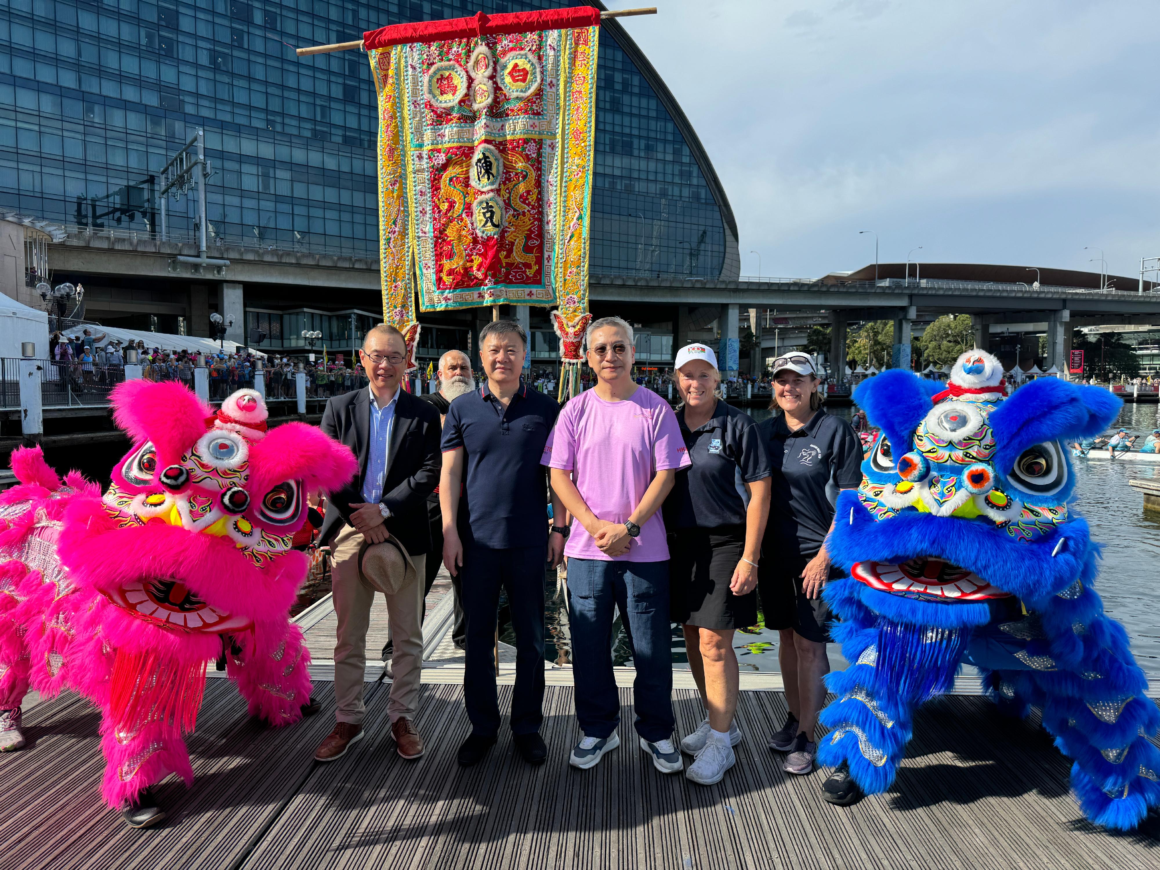 The Hong Kong Economic and Trade Office, Sydney (Sydney ETO) showcased Hong Kong's vibrancy at the Sydney Lunar New Year Dragon Boat Festival held in Sydney, Australia, from February 7 to 9. Photo shows the Consul-General of the People's Republic of China in Sydney, Mr Wang Yu (second left); the Director of the Sydney ETO, Mr Ricky Chong (centre); Councillor of the City of Sydney Mr Robert Kok (first left), and representatives from the Dragon Boats New South Wales at the opening and eye dotting ceremony on February 8.