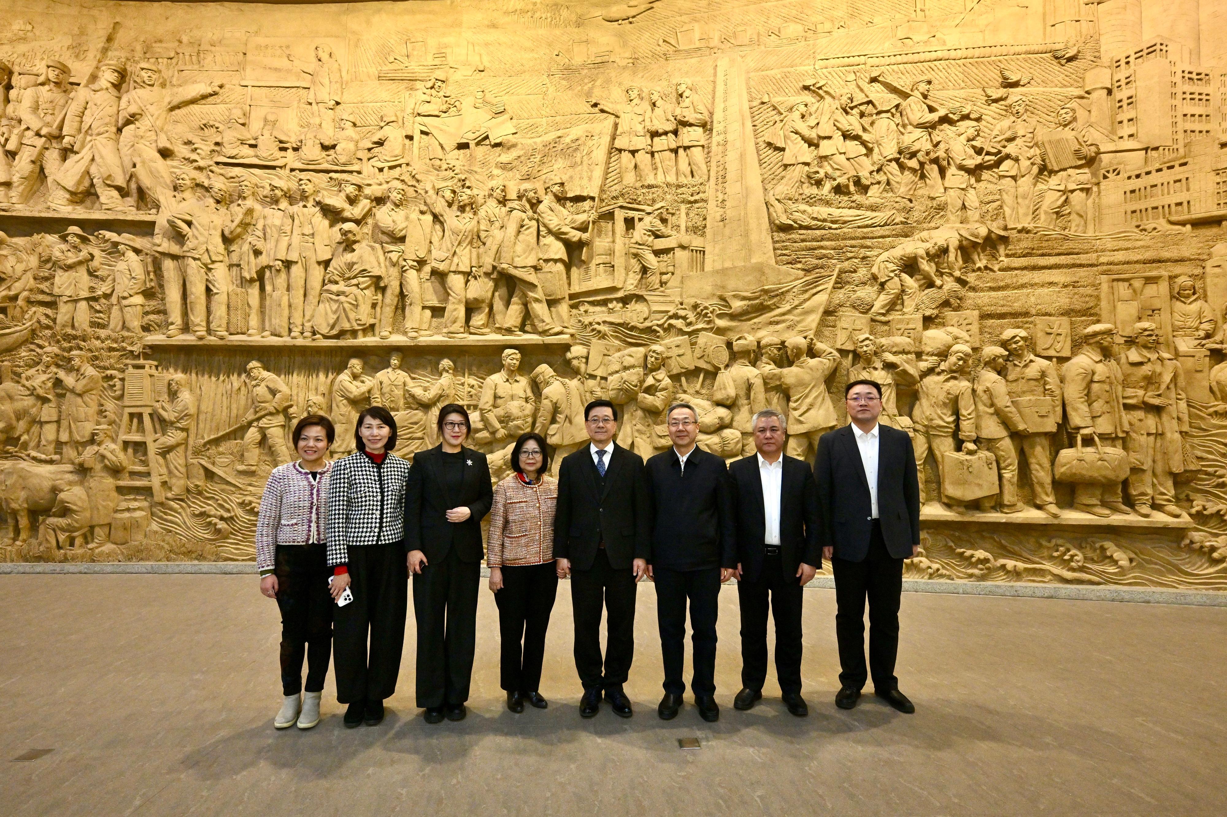 The Chief Executive, Mr John Lee, continued his visit to Harbin today (February 10). Photo shows Mr Lee (fourth right) and his wife Mrs Janet Lee (fourth left), with other officials and representatives of Heilongjiang Province at the Beidahuang Museum.