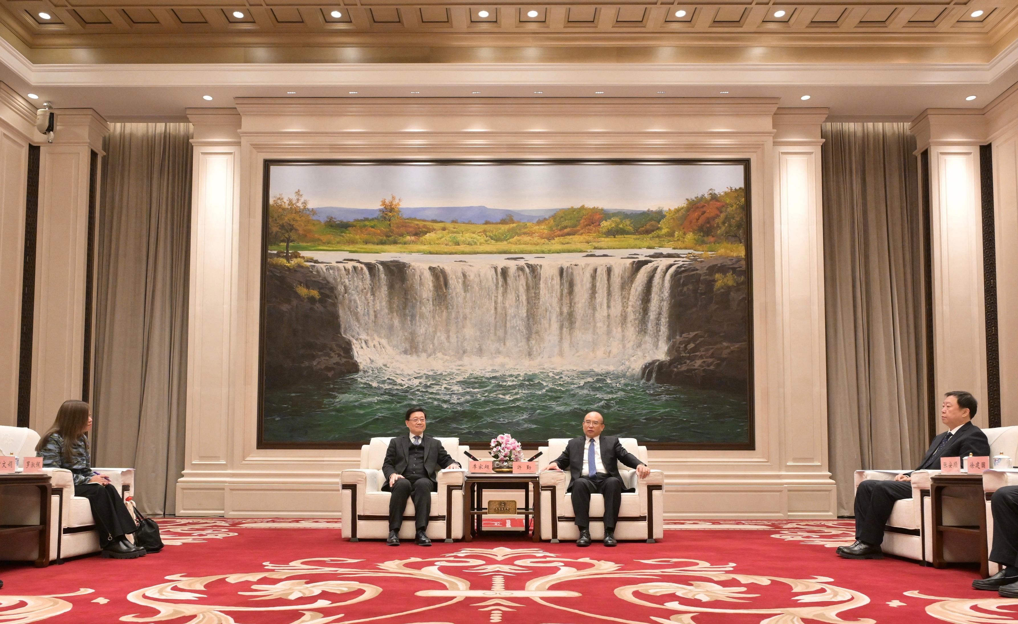 The Chief Executive, Mr John Lee, continued his visit programme in Harbin today (February 10). Photo shows Mr Lee (second left) meeting with the Secretary of the CPC Heilongjiang Provincial Committee, Mr Xu Qin (second right).