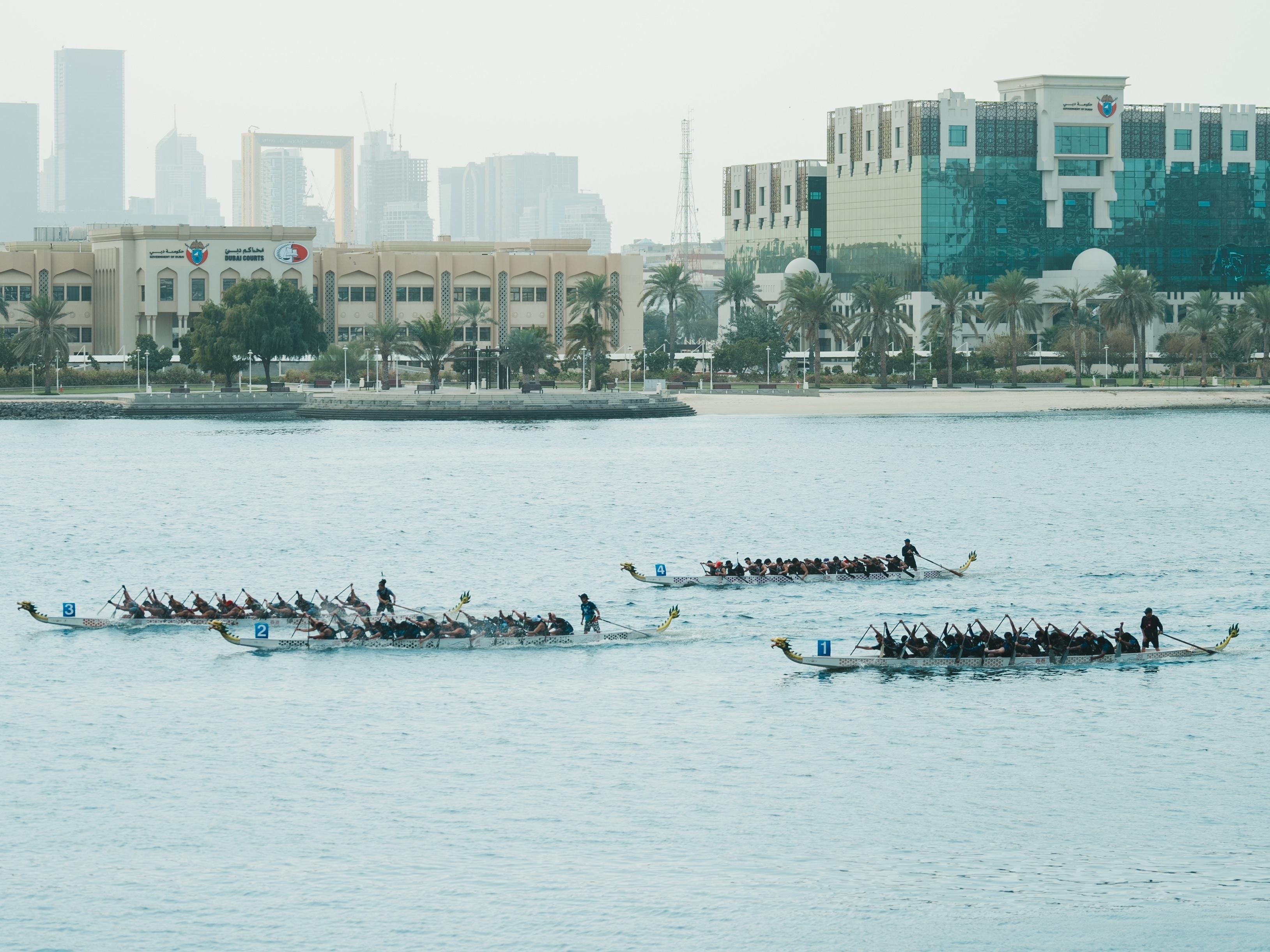 The Hong Kong Economic and Trade Office in Dubai sponsored the Hong Kong Dragon Boat Challenge 2025, which took place in Dubai, the United Arab Emirates, on February 8 and 9 (Dubai time). Photo shows athletes competing at a race in the beautiful Dubai Creek.