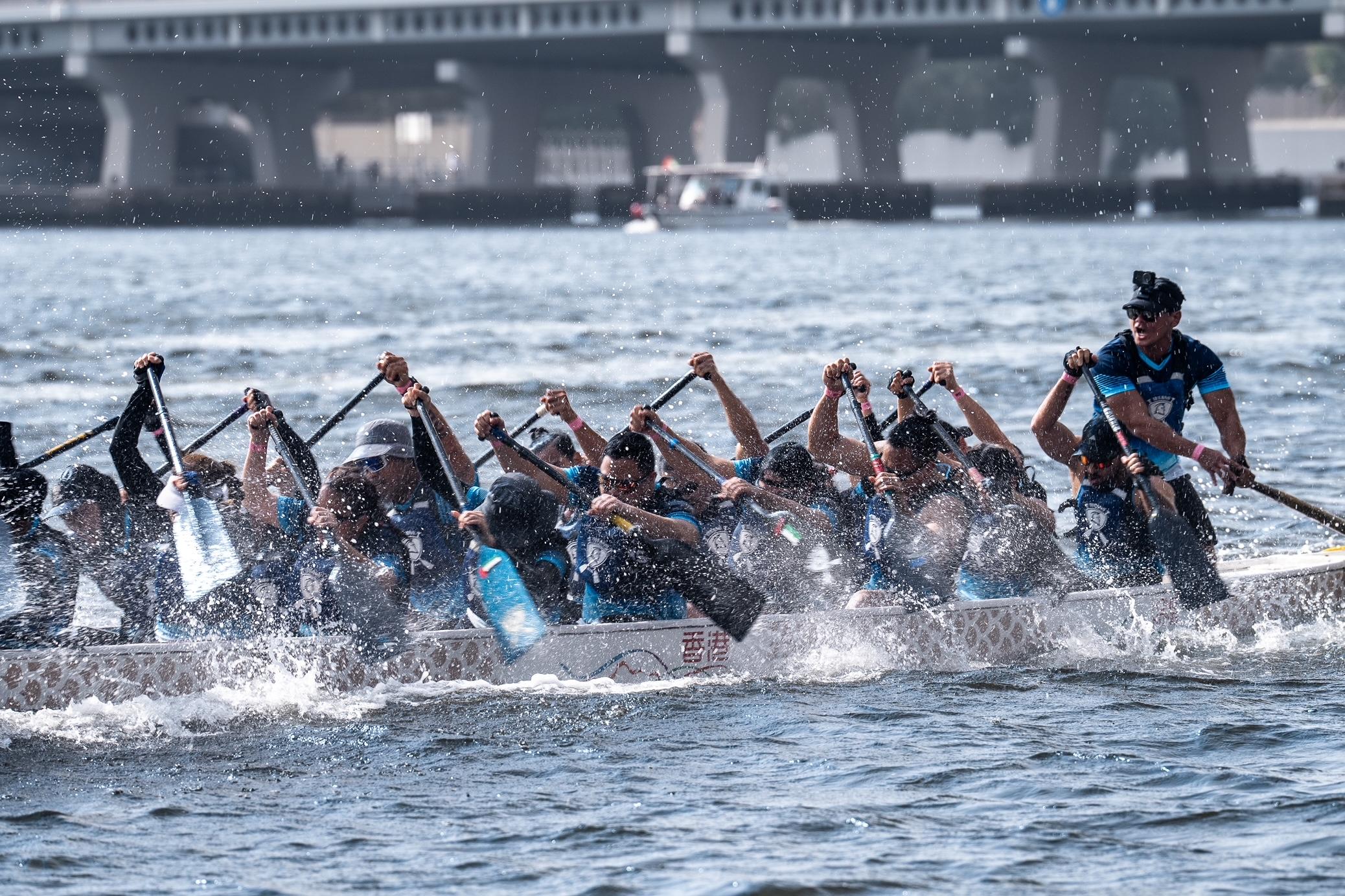 The Hong Kong Economic and Trade Office in Dubai sponsored the Hong Kong Dragon Boat Challenge 2025, which took place in Dubai, the United Arab Emirates, on February 8 and 9 (Dubai time). Phots shows the athletes striving with all their might during the race.

