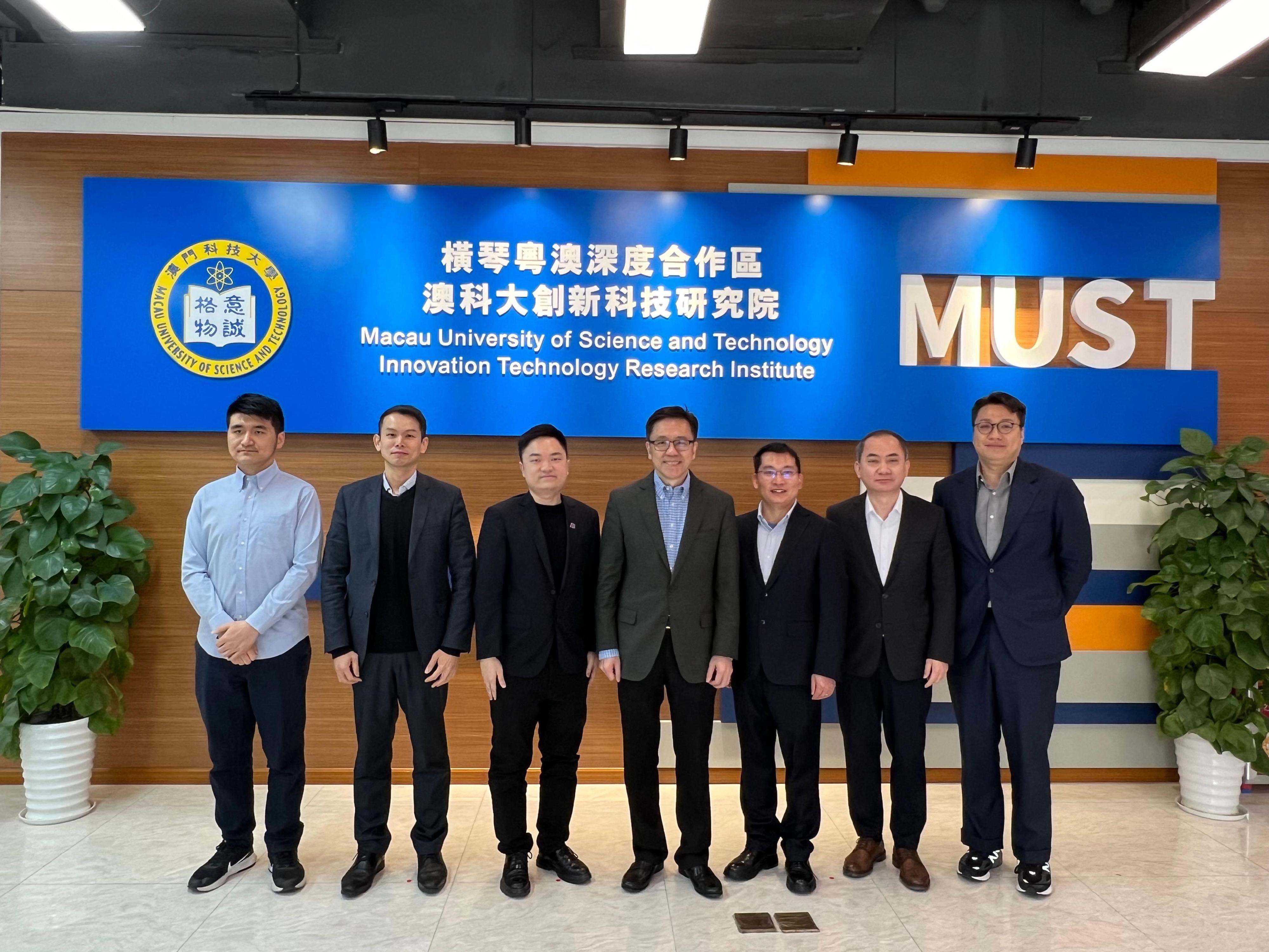 The Secretary for Innovation, Technology and Industry, Professor Sun Dong (centre), visits the Zhuhai MUST Science and Technology Research Institute today (February 13). Looking on is the Commissioner for Industry (Innovation and Technology), Dr Ge Ming (second right).