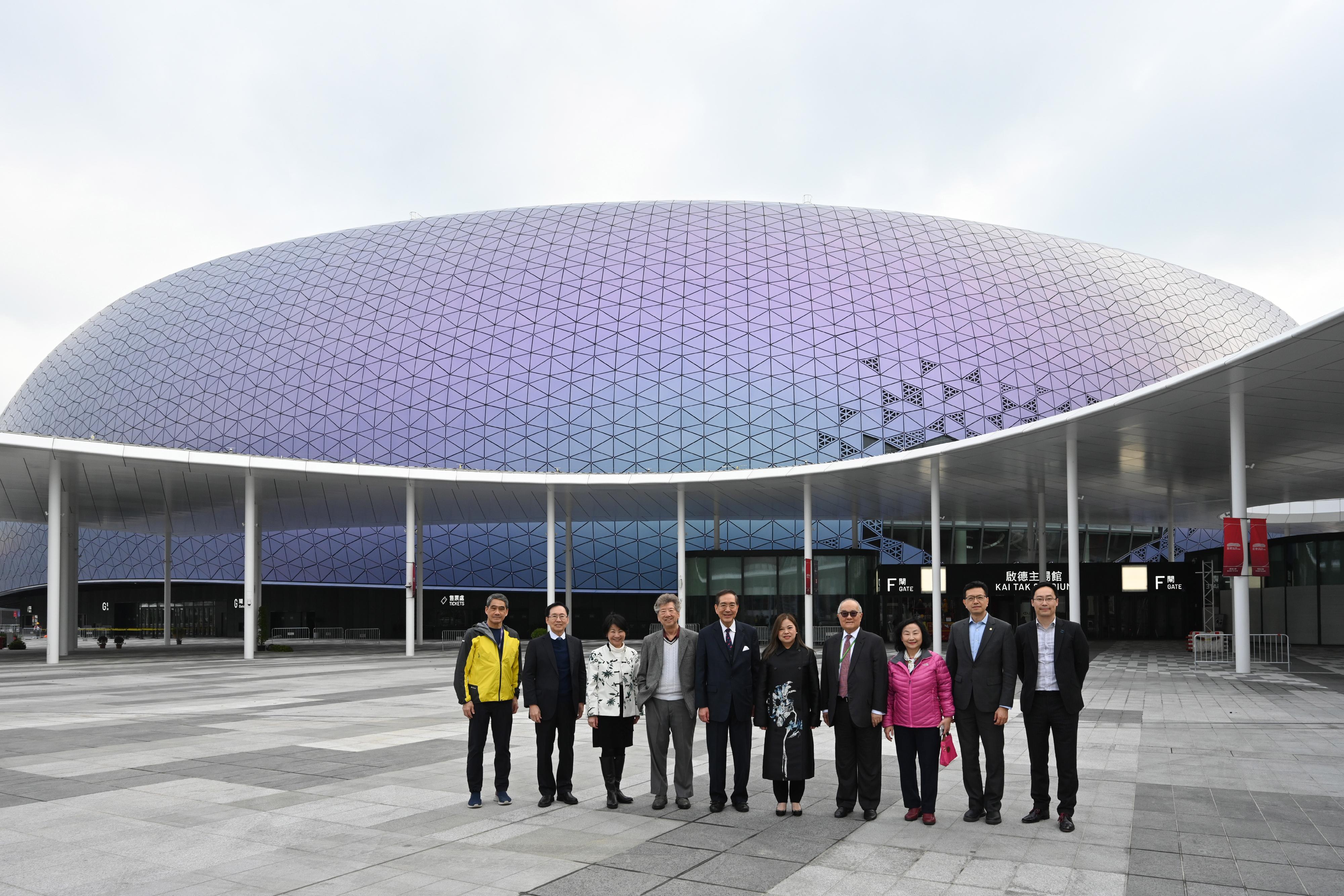 Non-official Members of the Executive Council (ExCo Non-official Members) visited Kai Tak Sports Park today (February 13). Photo shows ExCo Non-official Members with the Secretary for Culture, Sports and Tourism, Miss Rosanna Law (fifth right); the Permanent Secretary for Culture, Sports and Tourism, Ms Vivian Sum (third left); the Commissioner for Sports, Mr George Tsoi (first right); and the Director (Strategic Planning) of the Kai Tak Sports Park Limited, Mr Tang King-shing (first left).