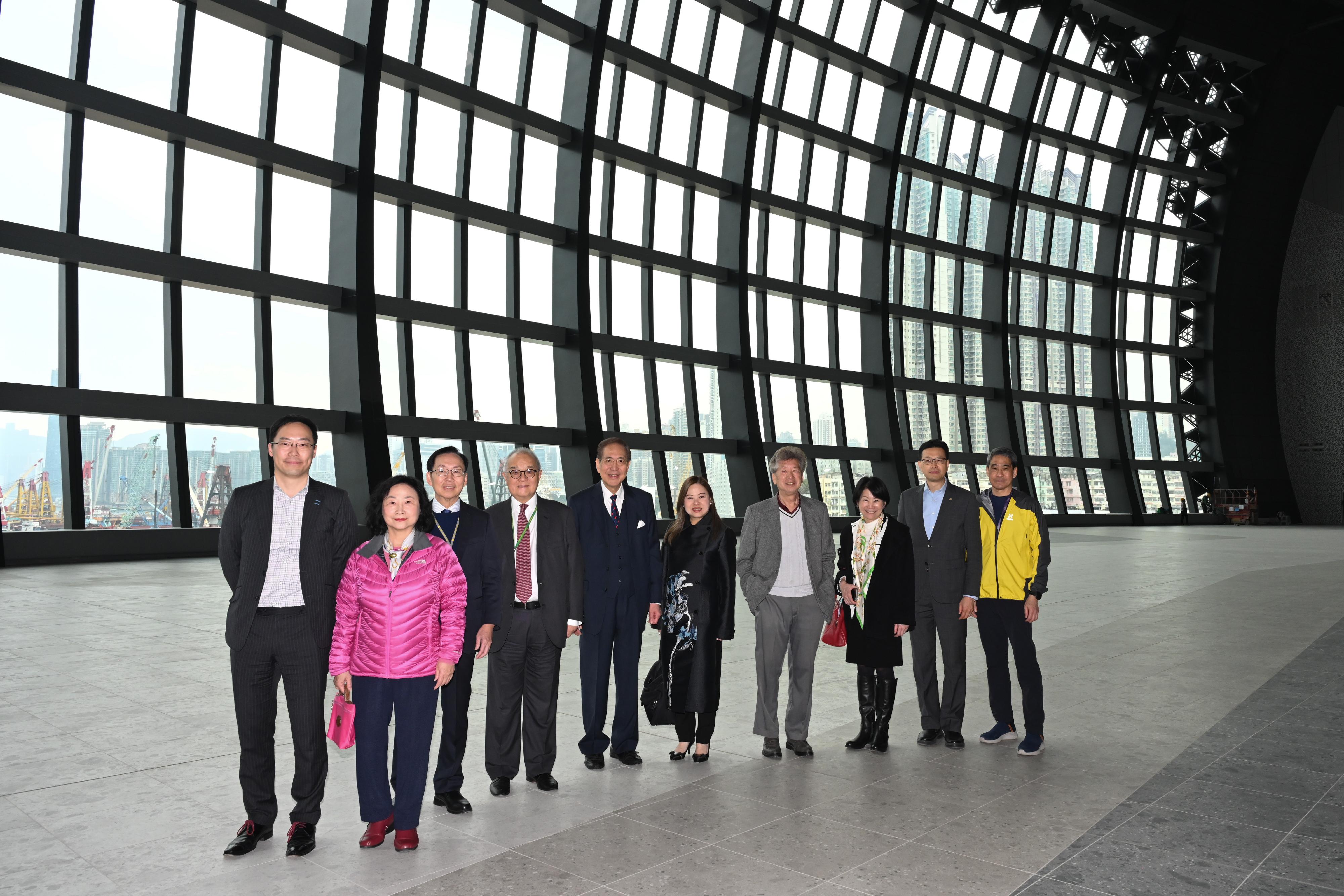 Non-official Members of the Executive Council (ExCo Non-official Members) visited Kai Tak Sports Park today (February 13). Photo shows ExCo Non-official Members with the Secretary for Culture, Sports and Tourism, Miss Rosanna Law (fifth right); the Permanent Secretary for Culture, Sports and Tourism, Ms Vivian Sum (third right); the Commissioner for Sports, Mr George Tsoi (first left); and the Director (Strategic Planning) of the Kai Tak Sports Park Limited, Mr Tang King-shing (first right).