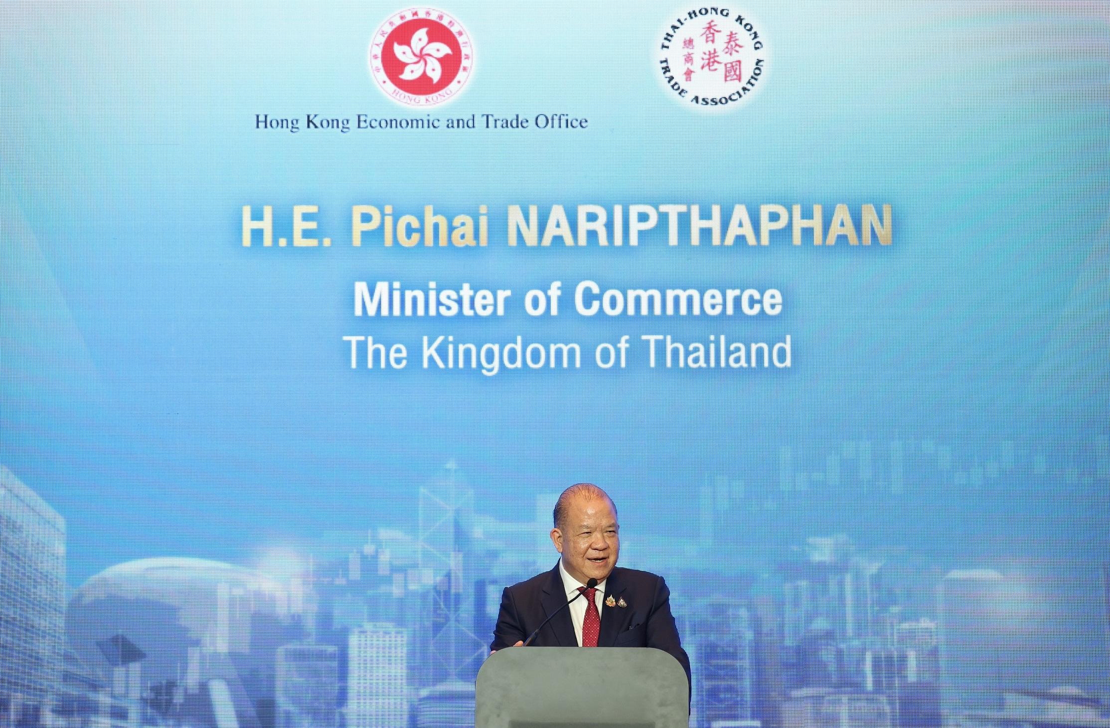 The Hong Kong Economic and Trade Office in Bangkok hosted a business luncheon in Bangkok, Thailand today (February 13) to promote the business opportunities that Hong Kong can offer Thai enterprises under the Guangdong-Hong Kong-Macao Greater Bay Area development. Photo shows the Minister of Commerce of Thailand, Mr Pichai Naripthaphan, speaking at the luncheon.