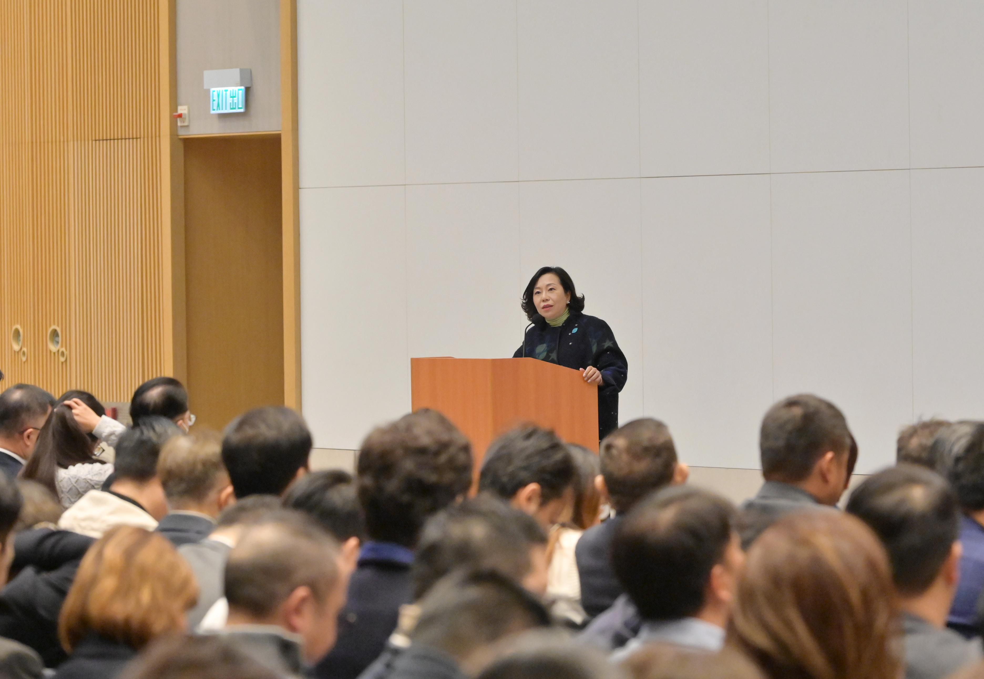 The Home and Youth Affairs Bureau held a training session for members of the District Councils at the Central Government Offices today (February 14). Photo shows the Secretary for Home and Youth Affairs, Miss Alice Mak, delivering remarks at the training session.