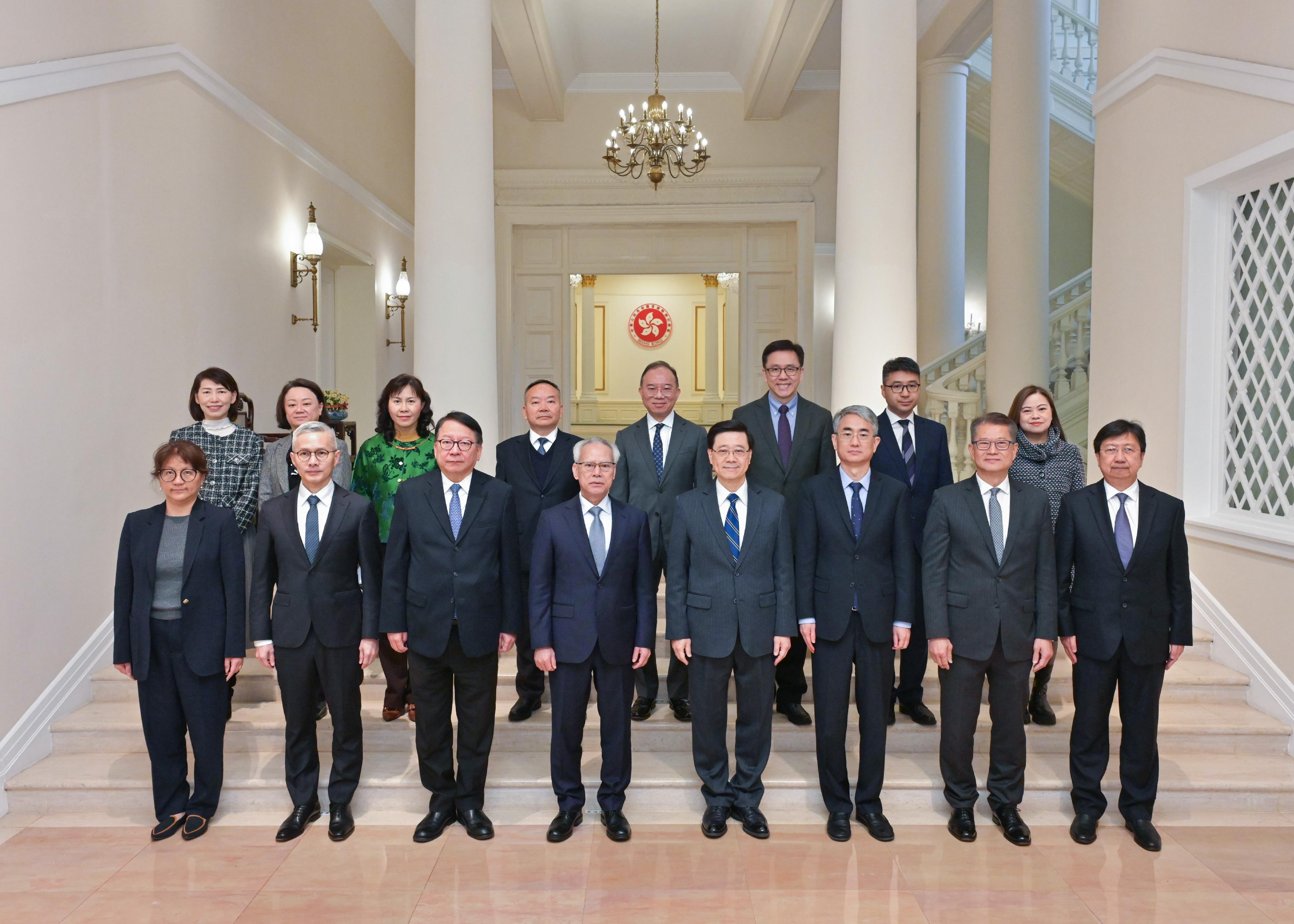 The Chief Executive, Mr John Lee (front row, fourth right), met with the Chief Executive of the Macao Special Administrative Region, Mr Sam Hou-fai (front row, fourth left), at Government House today (February 14). The Chief Secretary for Administration, Mr Chan Kwok-ki (front row, third left); the Financial Secretary, Mr Paul Chan (front row, second right); the Secretary for Constitutional and Mainland Affairs, Mr Erick Tsang Kwok-wai (back row, fourth right); the Secretary for Innovation, Technology and Industry, Professor Sun Dong (back row, third right); the Secretary for Transport and Logistics, Ms Mable Chan (back row, third left); the Secretary for Culture, Sports and Tourism, Miss Rosanna Law (back row, first right); and the Director of the Chief Executive's Office, Ms Carol Yip (back row, first left), also attended the meeting.