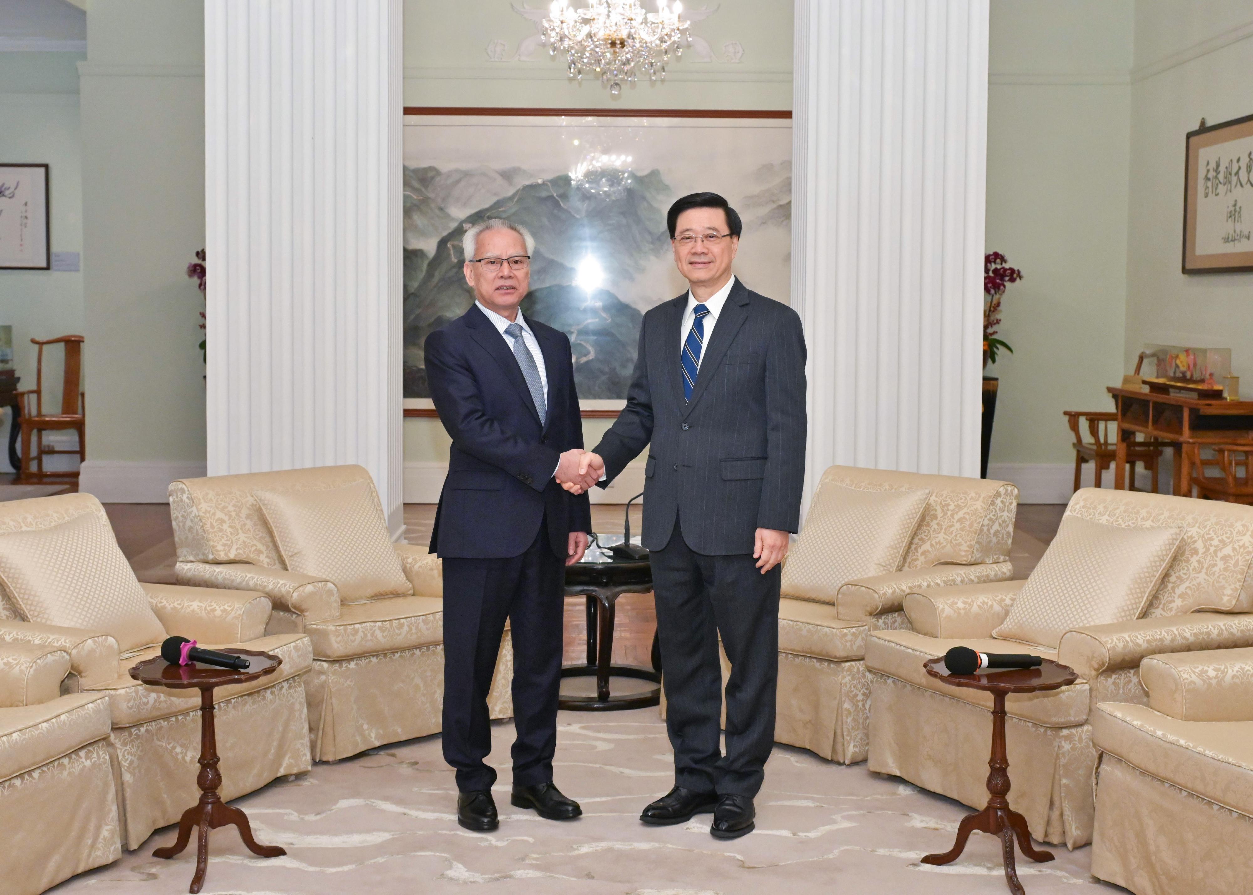 The Chief Executive, Mr John Lee (right), meets with the Chief Executive of the Macao Special Administrative Region, Mr Sam Hou-fai (left), at Government House today (February 14).