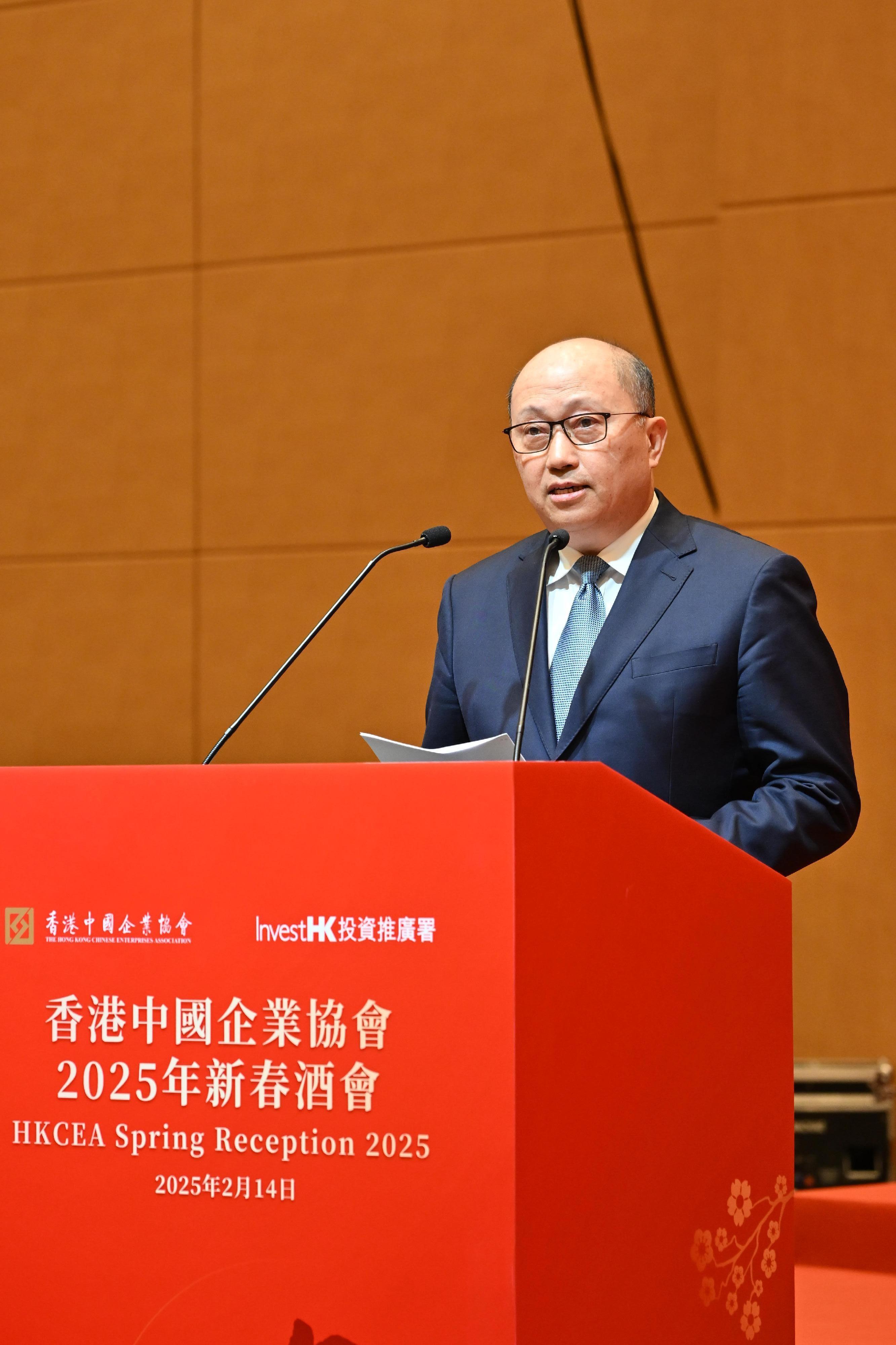 Invest Hong Kong and the Hong Kong Chinese Enterprises Association collaborated a spring reception today (February 14) receiving over 1 000 guests in recognition of Mainland enterprises' lasting commitment and contributions to the city, while celebrating the Chinese New Year. Photo shows the Director of the Liaison Office of the Central People's Government in the Hong Kong Special Administrative Region, Mr Zheng Yanxiong, addressing the guests at the reception.

