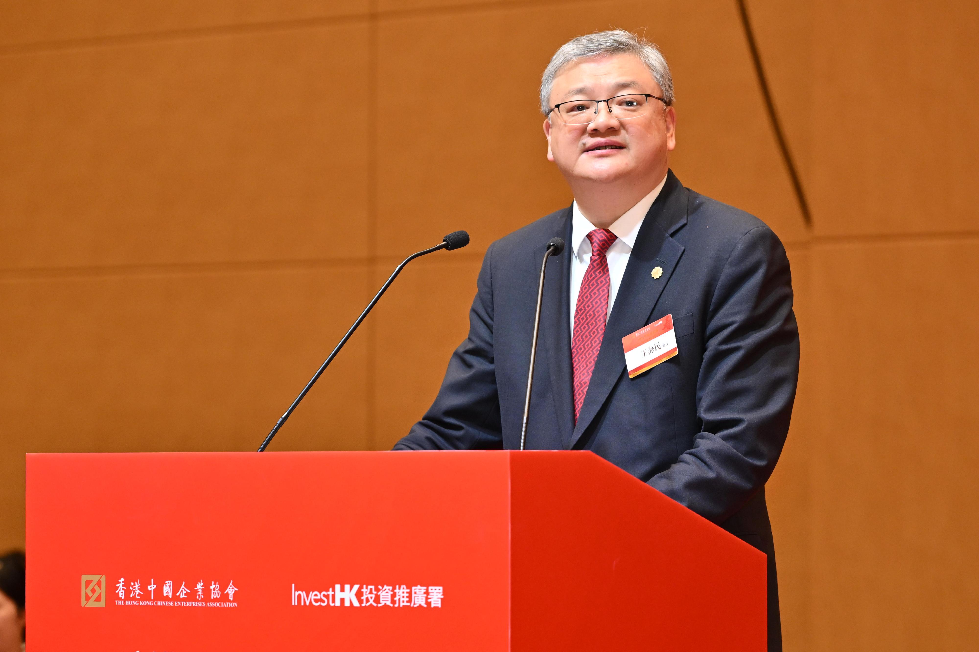 Invest Hong Kong and the Hong Kong Chinese Enterprises Association collaborated a spring reception today (February 14) receiving over 1 000 guests in recognition of Mainland enterprises' lasting commitment and contributions to the city, while celebrating the Chinese New Year. Photo shows the Chairman of the Hong Kong Chinese Enterprises Association, Mr Wang Haimin addressing the guests at the reception.


