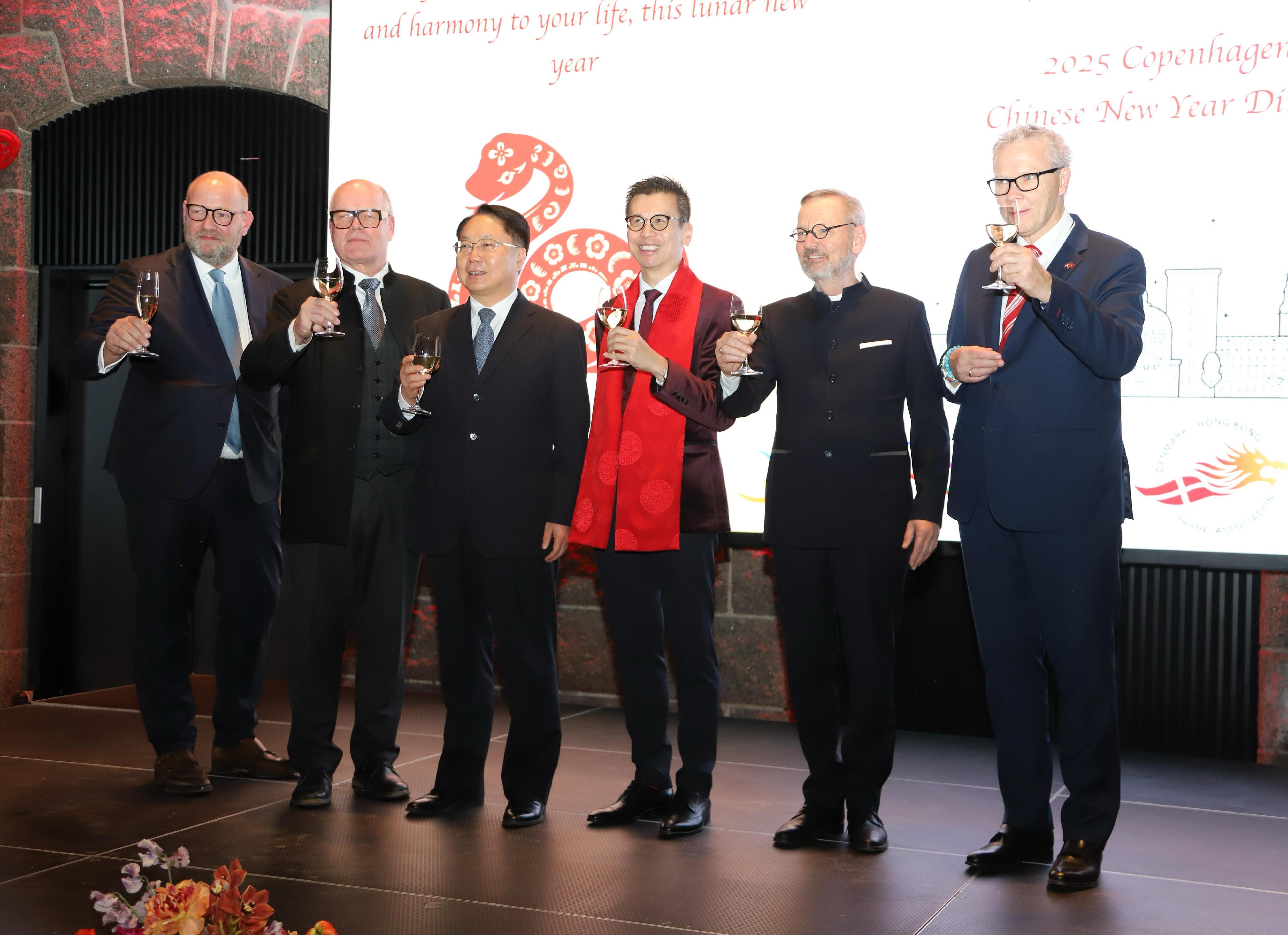 The Hong Kong Economic and Trade Office, London (London ETO) and the Denmark-Hong Kong Trade Association (DHK) co-hosted a Year of the Snake reception in Copenhagen, Denmark, on February 13 (Copenhagen time). Photo shows (from left) the Chairman of the DHK, Mr Nikolaj Juhl Hansen; the Nordic Consultant of the Hong Kong Trade Development Council, Mr Pertti Jalasvirta; the Ambassador Extraordinary and Plenipotentiary of the People's Republic of China to the Kingdom of Denmark, Mr Wang Xue-feng; the Director-General of the London ETO, Mr Gilford Law; the Secretary General of the Danish-Chinese Business Forum, Mr Hans Henrik Pontoppidan; and the Secretary General of the DHK, Mr Jesper Faber Stuhr, toasting at the reception.