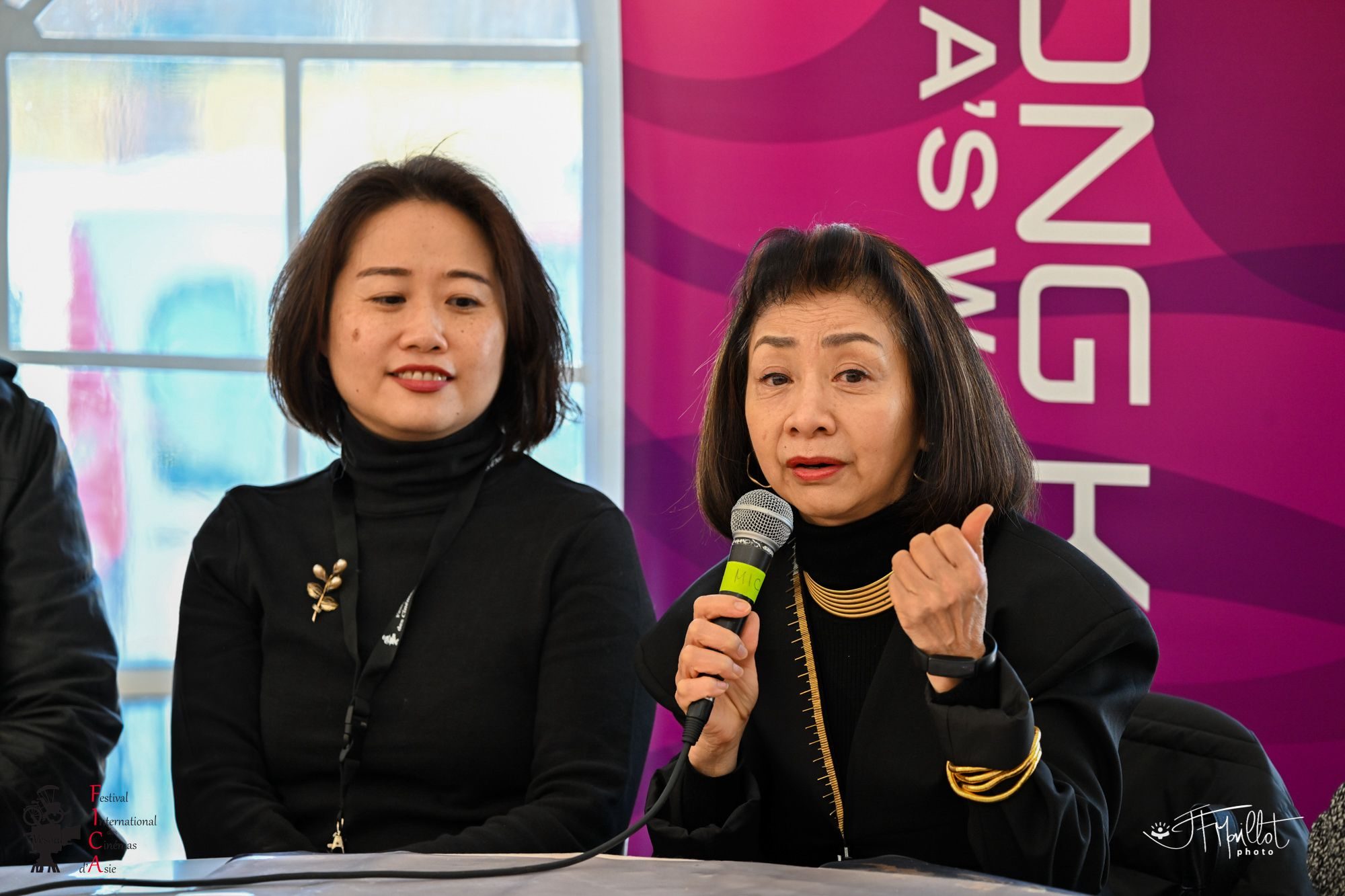 Hong Kong producer Teresa Kwong (left) and actress Patra Au (right) spoke at a roundtable on Hong Kong cinema together with French experts of Asian and Hong Kong cinema at the 31st Vésoul International Film Festival of Asian Cinema in France on February 15 (Vésoul time).