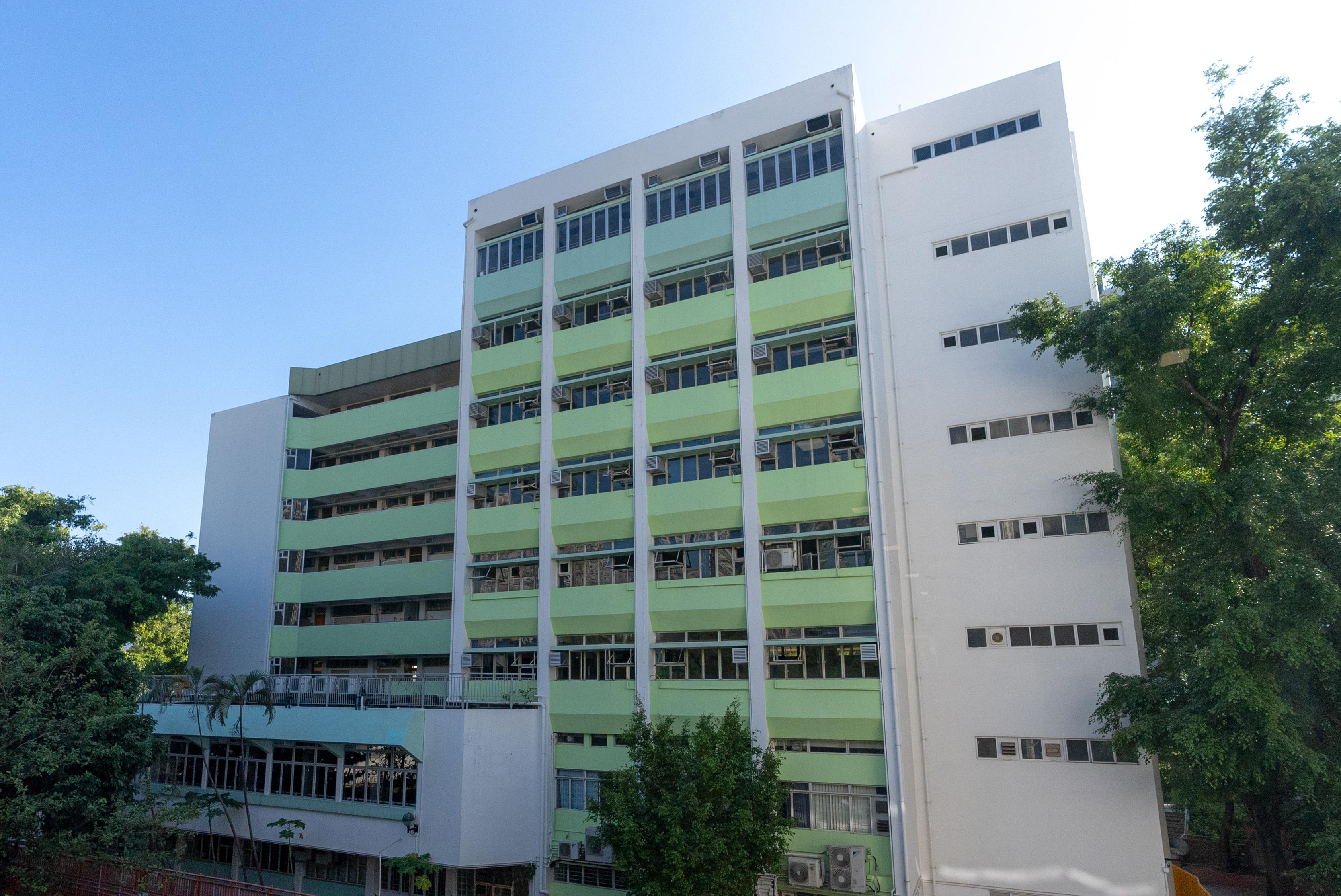 房屋局今日（二月十七日）宣布，「簡約公屋」於二月二十四日起接受第二期申請。圖示上水彩園路（由校舍改建）「簡約公屋」項目。
