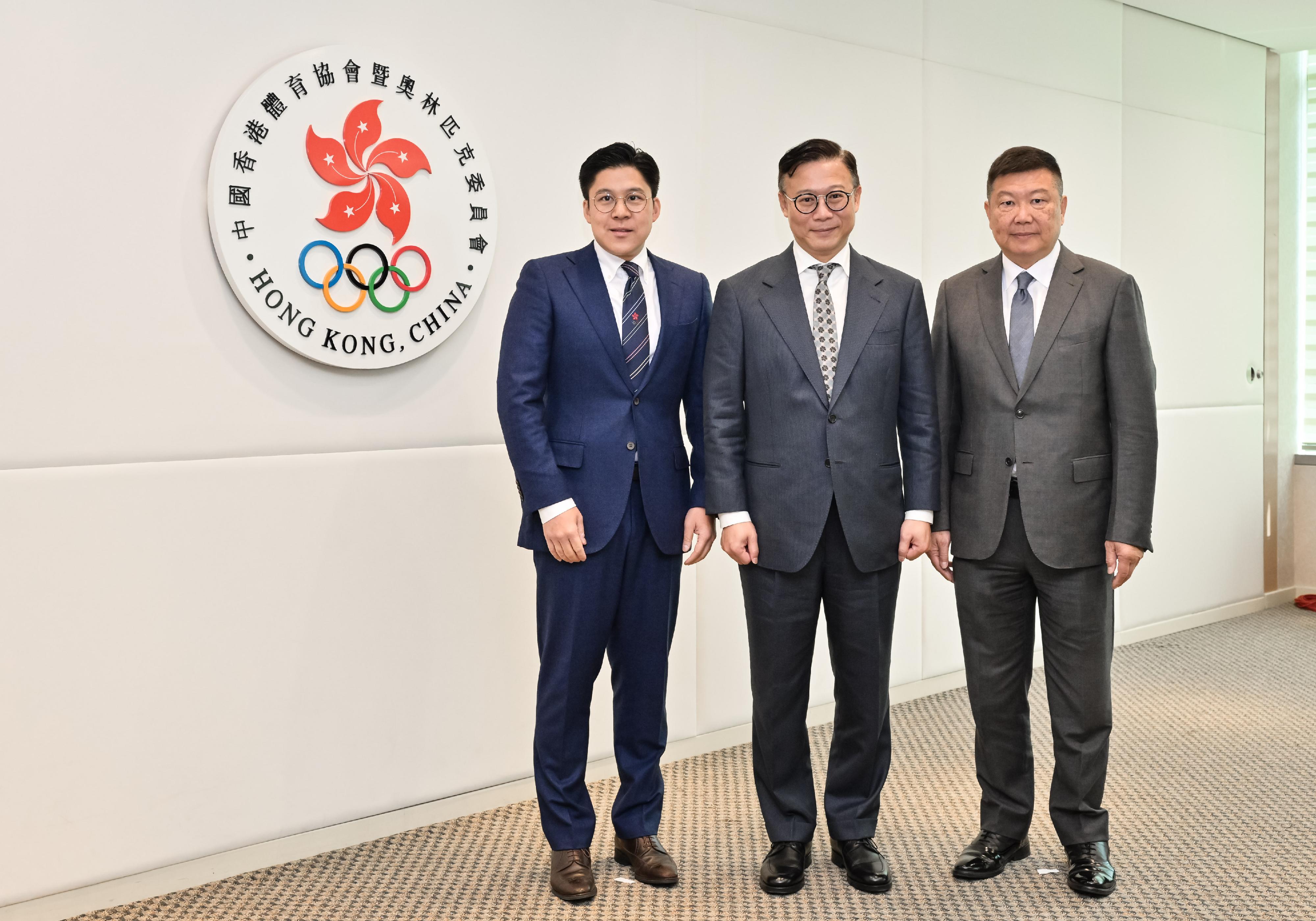 The Advisory Committee on Sports Dispute Resolution of the Department of Justice, chaired by the Deputy Secretary for Justice, Dr Cheung Kwok-kwan, met with the Vice-President of the Sports Federation and Olympic Committee of Hong Kong, China (SF&OC), Mr Kenneth Fok, and the Honorary Secretary General of the SF&OC, Mr Edgar Yang, today (February 18) to discuss the direction of development of promoting sports dispute resolution in Hong Kong. Photo shows Dr Cheung Kwok-kwan (centre), Mr Kenneth Fok (left) and Mr Edgar Yang (right) before the meeting.
