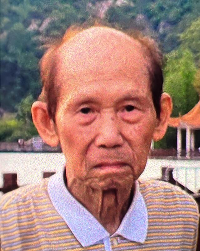 LAU Kok-yim, aged 92, is about 1.75 metres tall, 60 kilograms in weight and of thin build. He has a sharp face with yellow complexion and short white hair. He was last seen wearing a blue jacket, black trousers, black shoes and carrying a light brown bag.