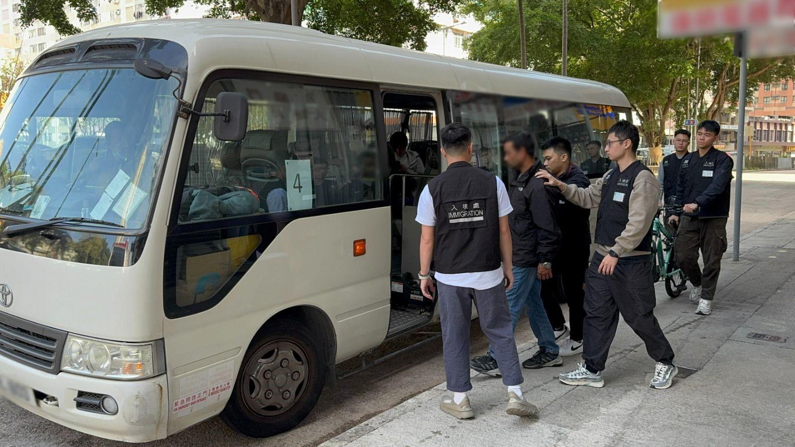 The Immigration Department mounted a series of territory-wide anti-illegal worker operations codenamed "Lightshadow" to combat illegal food delivery couriers from January 2 to today (February 18). Photo shows a suspected illegal worker arrested during an operation.