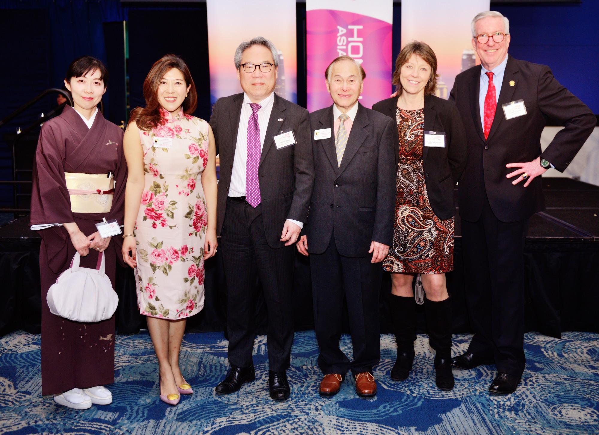 The Hong Kong Economic and Trade Office in New York (New York ETO) celebrated the Year of the Snake with Atlanta, Georgia, at the Hong Kong Spring Reception on February 19 (Atlanta time). Photo shows the Director of New York ETO, Ms Maisie Ho (second left), with guests at the reception.