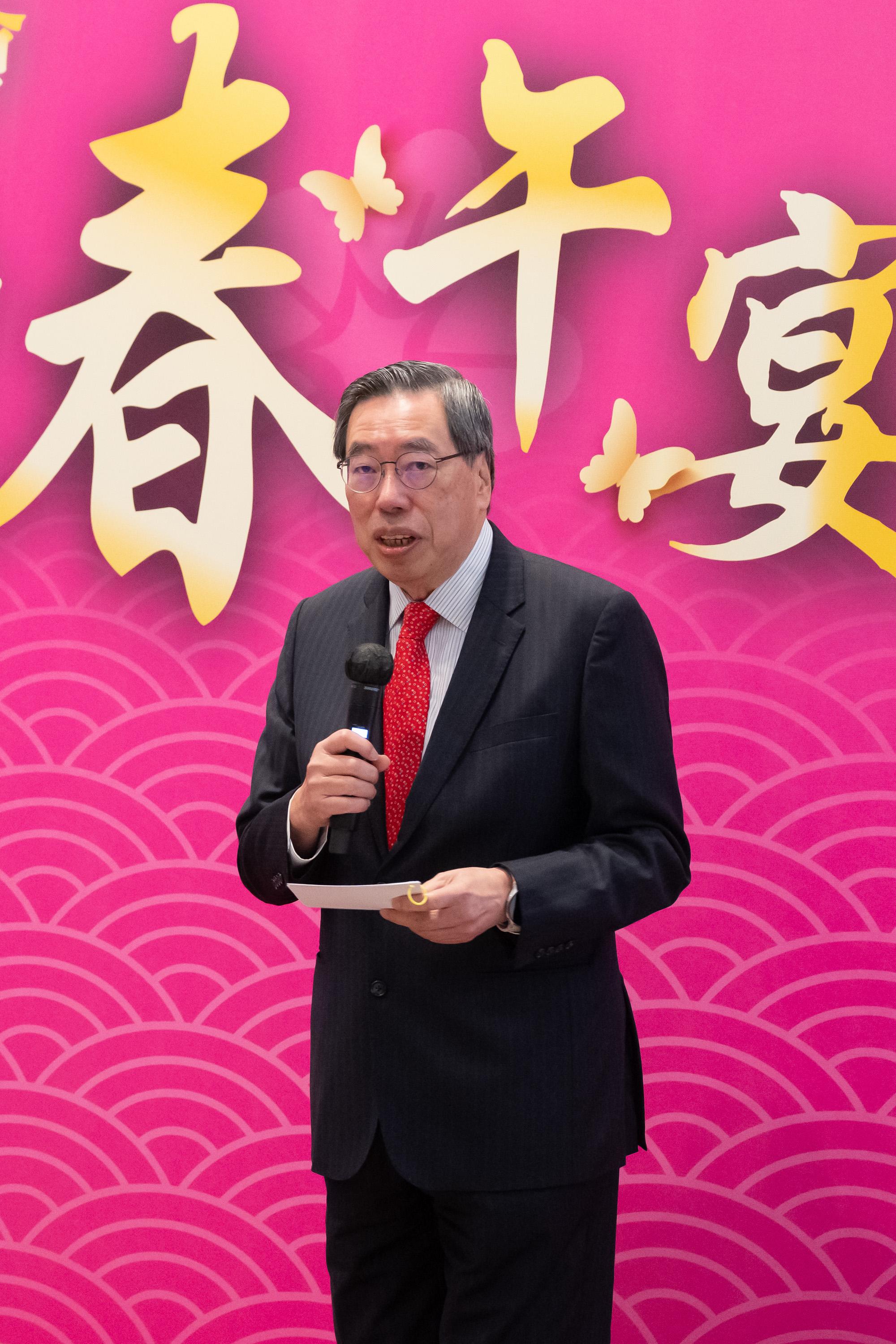 The President of the Legislative Council (LegCo), Mr Andrew Leung, hosts a spring luncheon today (February 21) in the Dining Hall of the LegCo Complex for the Chief Executive, Mr John Lee, Executive Council Members, senior Government officials and LegCo Members. At the spring luncheon, Mr Leung wishes for the country and Hong Kong to achieve prosperity.