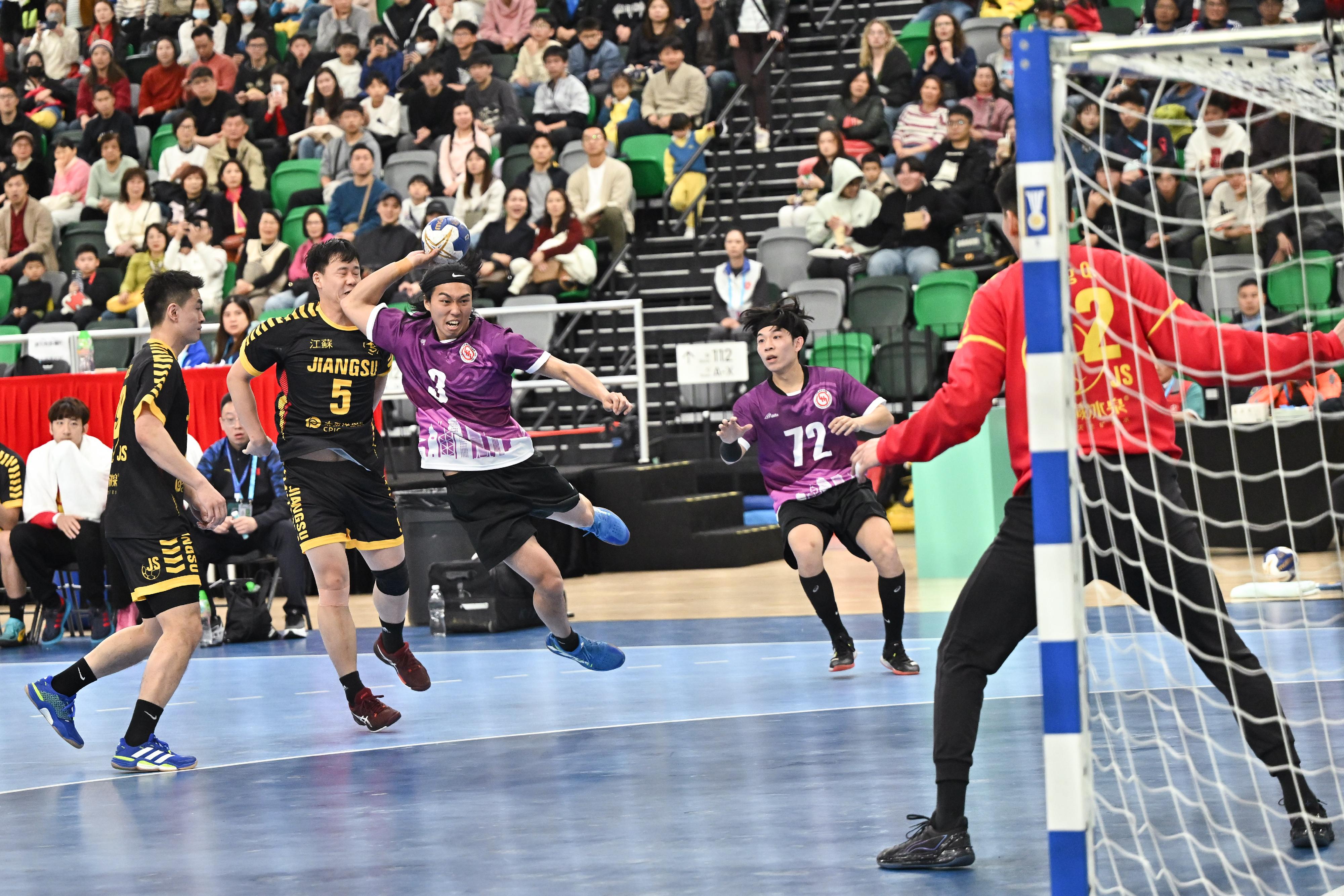 The 15th National Games Handball (Men) Test Event was held at Kai Tak Arena in the Kai Tak Sports Park today (February 23). Photos shows Hong Kong Men's Handball Team competing with Jiangsu Men's Handball Team at the event.


