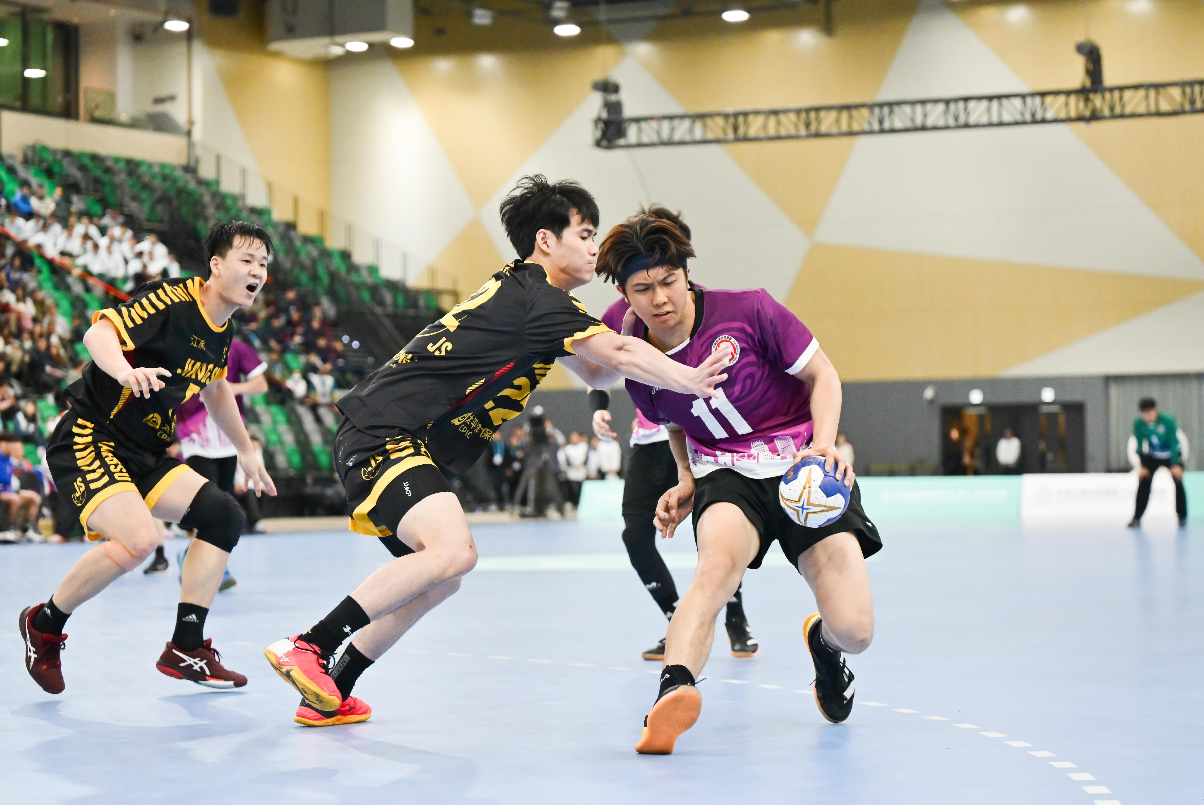 The 15th National Games Handball (Men) Test Event was held at Kai Tak Arena in the Kai Tak Sports Park today (February 23). Photos shows Hong Kong Men's Handball Team competing with Jiangsu Men's Handball Team at the event.