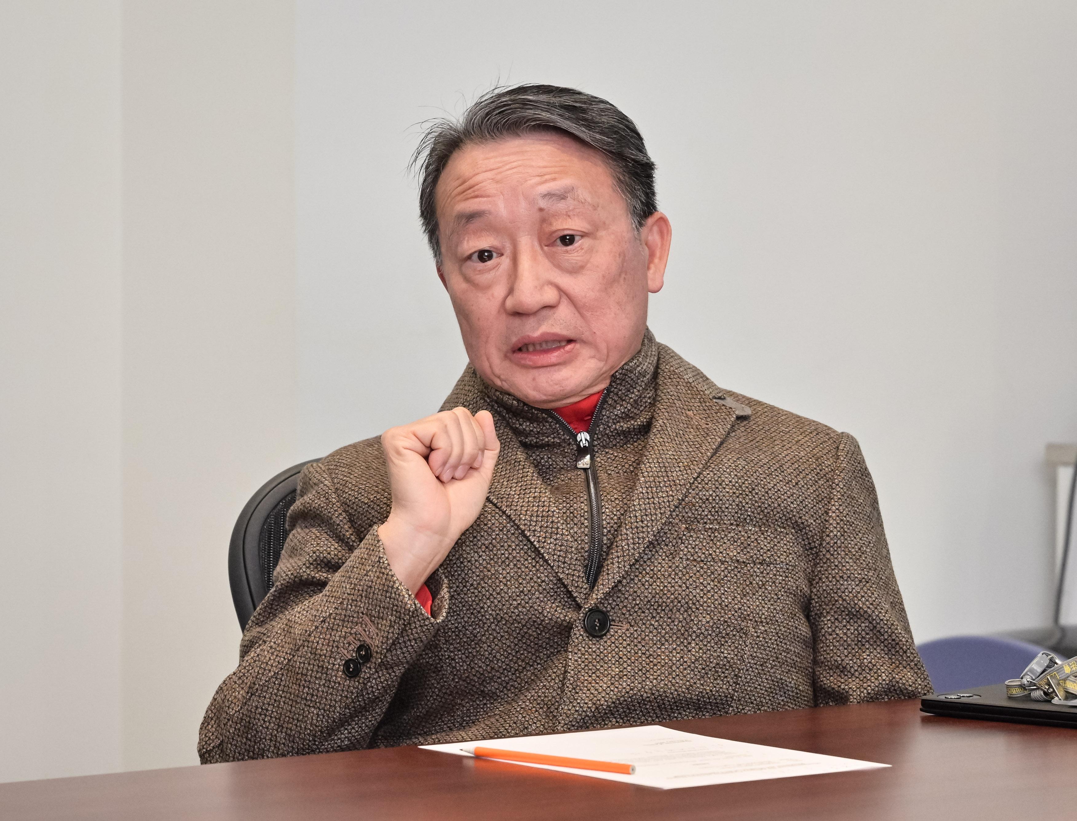 The Advisory Committee on Sports Dispute Resolution of the Department of Justice, chaired by the Deputy Secretary for Justice, Dr Cheung Kwok-kwan, met with several Members of the Legislative Council (LegCo) today (February 25) to discuss the way forward for developing sports dispute resolution in Hong Kong. Photo shows the Chairman of the LegCo Panel on Administration of Justice and Legal Services, Mr Lam San-keung, speaking at the meeting.
