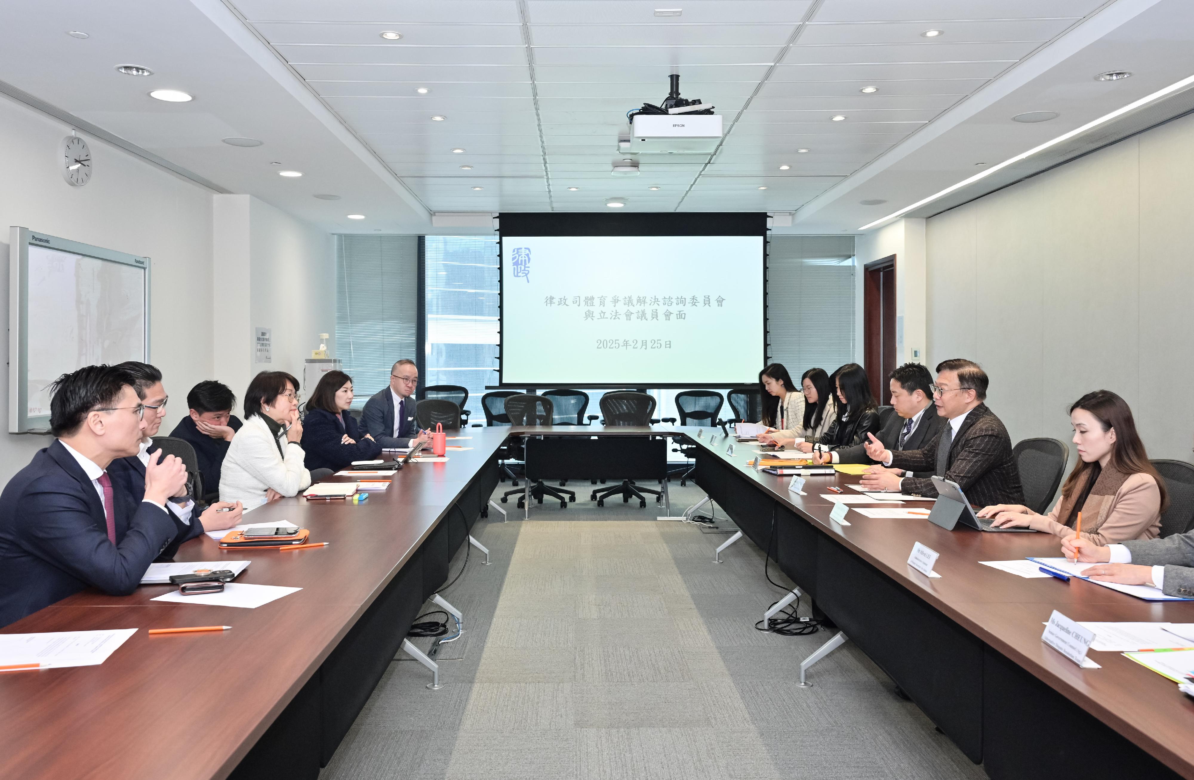 The Advisory Committee on Sports Dispute Resolution of the Department of Justice, chaired by the Deputy Secretary for Justice, Dr Cheung Kwok-kwan, met with several Members of the Legislative Council (LegCo) today (February 25) to discuss the way forward for developing sports dispute resolution in Hong Kong. Photo shows Dr Cheung (second right) and Members of the LegCo exchanging views at the meeting.