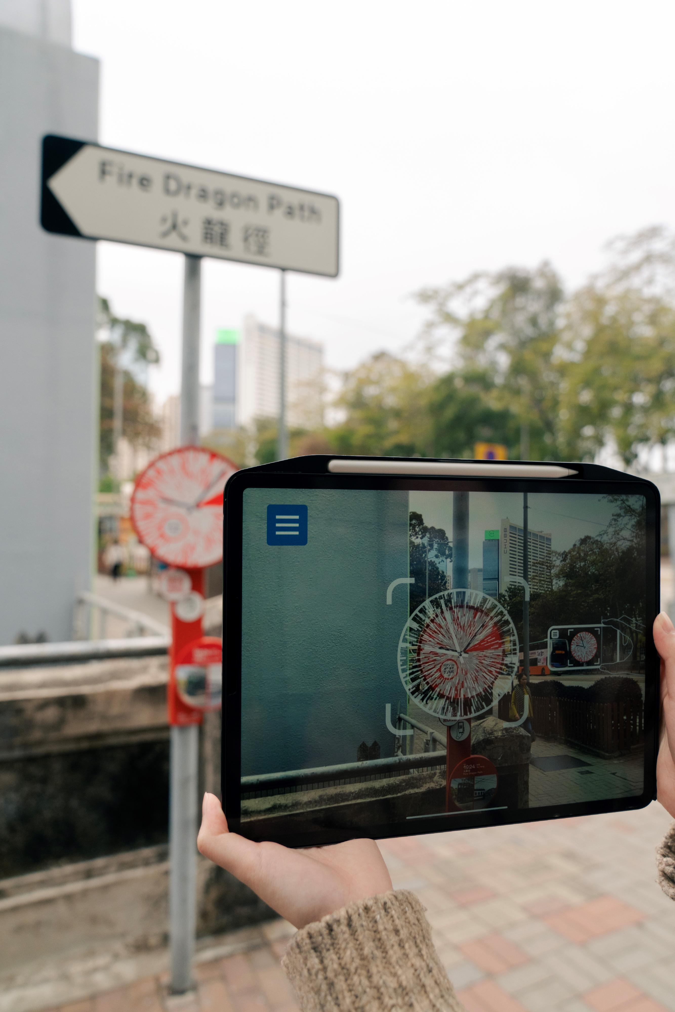 The Tourism Commission today (February 27) launched additional City in Time spots in Tai Hang. Photo shows a visitor experiencing the City in Time mobile app at Fire Dragon Path.


