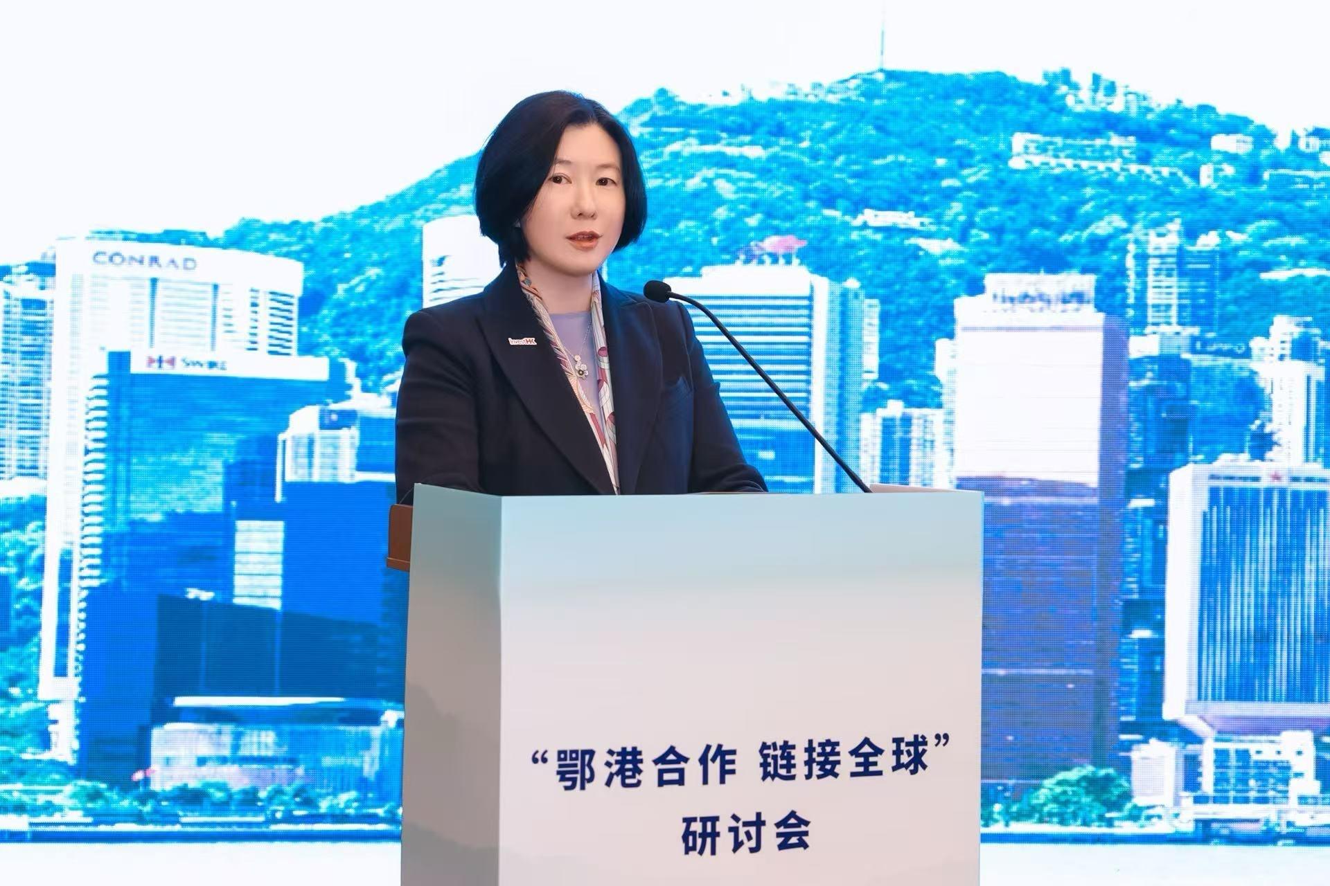 投資推廣署署長劉凱旋於二月二十六日至二十八日展開其上任後首次湖北省武漢市的訪問。圖示劉凱旋昨日（二月二十六日）在主辦的研討會活動上致辭，宣傳香港的營商新機遇，以及香港作為跨國供應鏈管理中心的優勢。