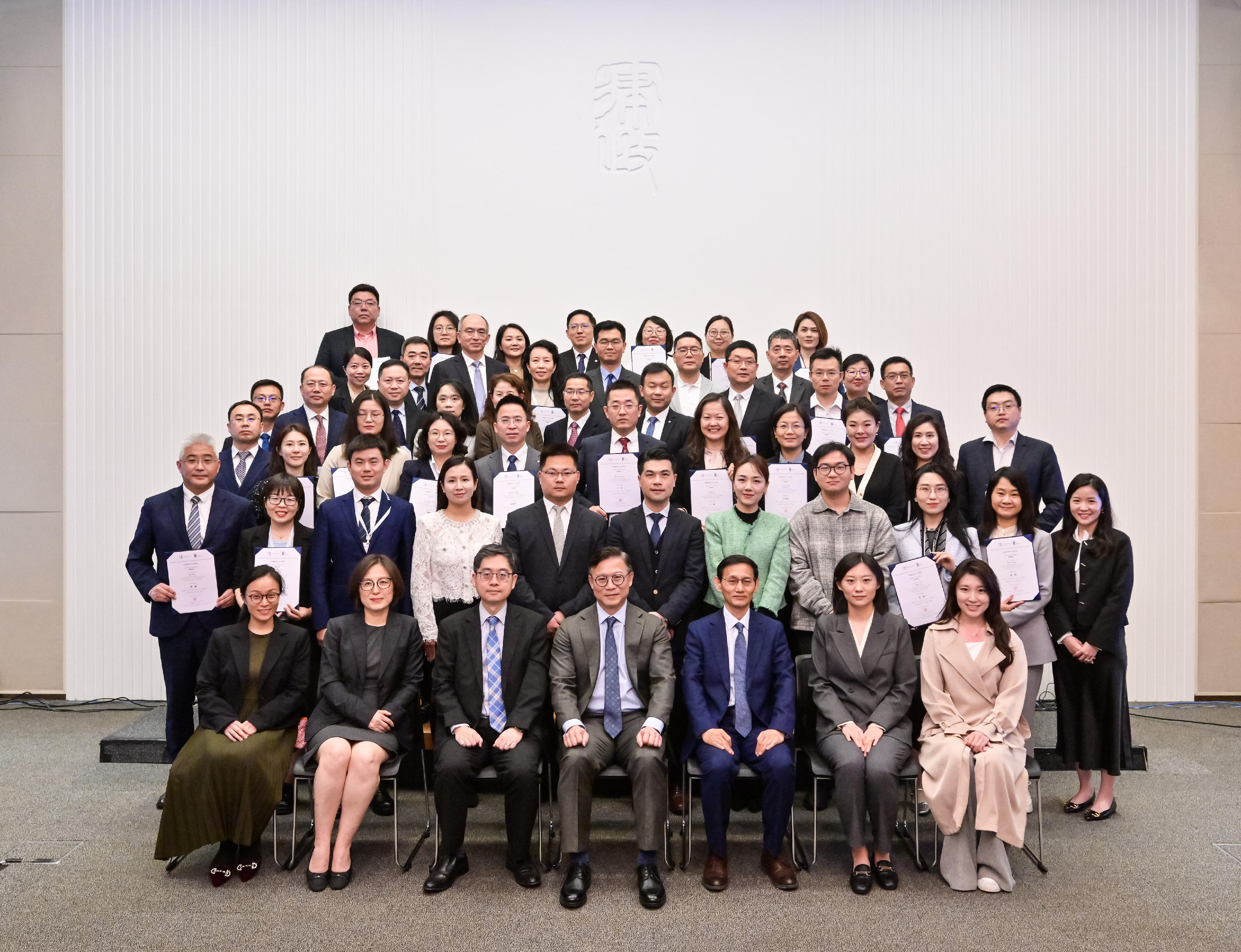 The two-week National Training Course for Talents Handling Foreign-related Arbitration (Hong Kong), organised by the Hong Kong International Legal Talents Training Academy and the Ministry of Justice (MoJ), concluded today (February 28). Photo shows the Deputy Secretary for Justice, Dr Cheung Kwok-kwan (first row, centre); the Vice Chairman and General Manager of China Legal Service (H.K.) Limited, Mr Zhao Zhenhua (first row, third right); the Law Officer (International Law) of the Department of Justice (DoJ), Dr James Ding (first row, third left); the Director of the Hong Kong International Legal Talents Training Office of the DoJ, Dr Yang Ling (first row, second left), representatives of the MoJ, representatives of the China University of Political Science and Law, and all course participants at the closing ceremony.
