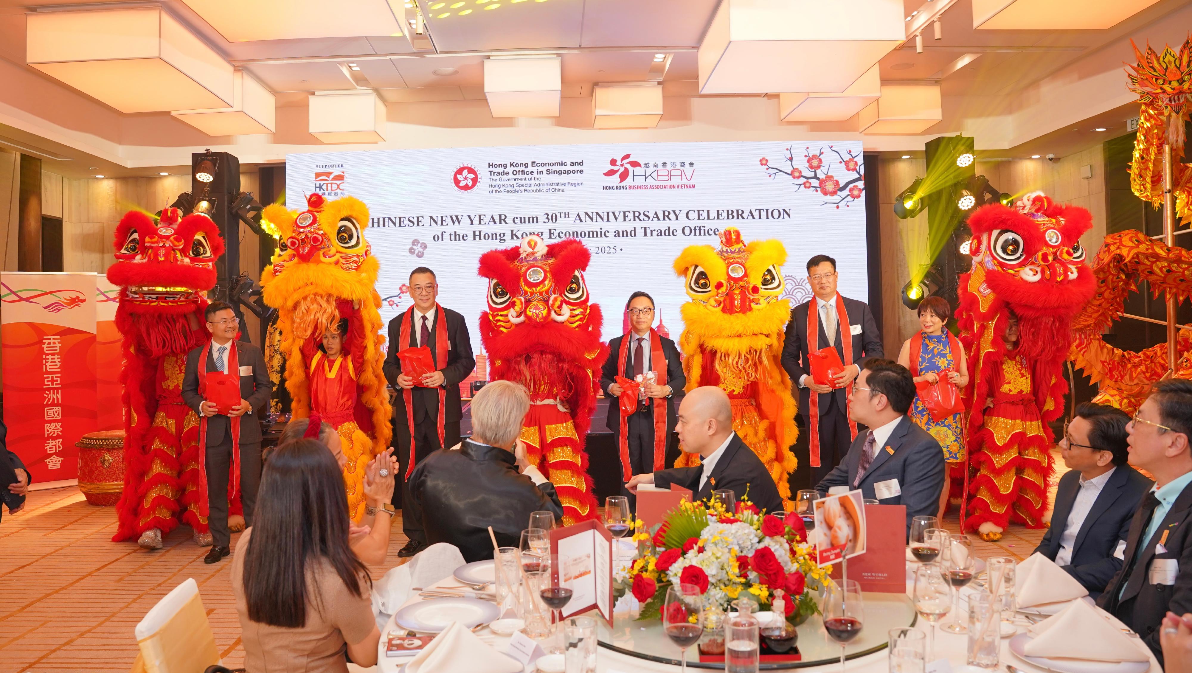 The Hong Kong Economic and Trade Office in Singapore (Singapore ETO) hosted the first Chinese New Year dinner in Vietnam at Ho Chi Minh City (HCMC) yesterday (February 28), taking the opportunity to celebrate the new year and the Singapore ETO's 30th anniversary with the rapidly growing Vietnamese partners and counterparts. Photos shows (from left) the Deputy Director-General of the Department of Foreign Affairs in HCMC, Mr Tran Xuan Thuy; the Chairman of the HKBAV, Mr Michael Chiu; and the Director of the Singapore ETO, Mr Owin Fung; the Consul General of the People's Republic of China in Ho Chi Minh City, Mr Wei Huaxiang; and the Director of Indochina of the Hong Kong Trade Development Council, Ms Tina Phan, in a group photo after the lion dance performance.