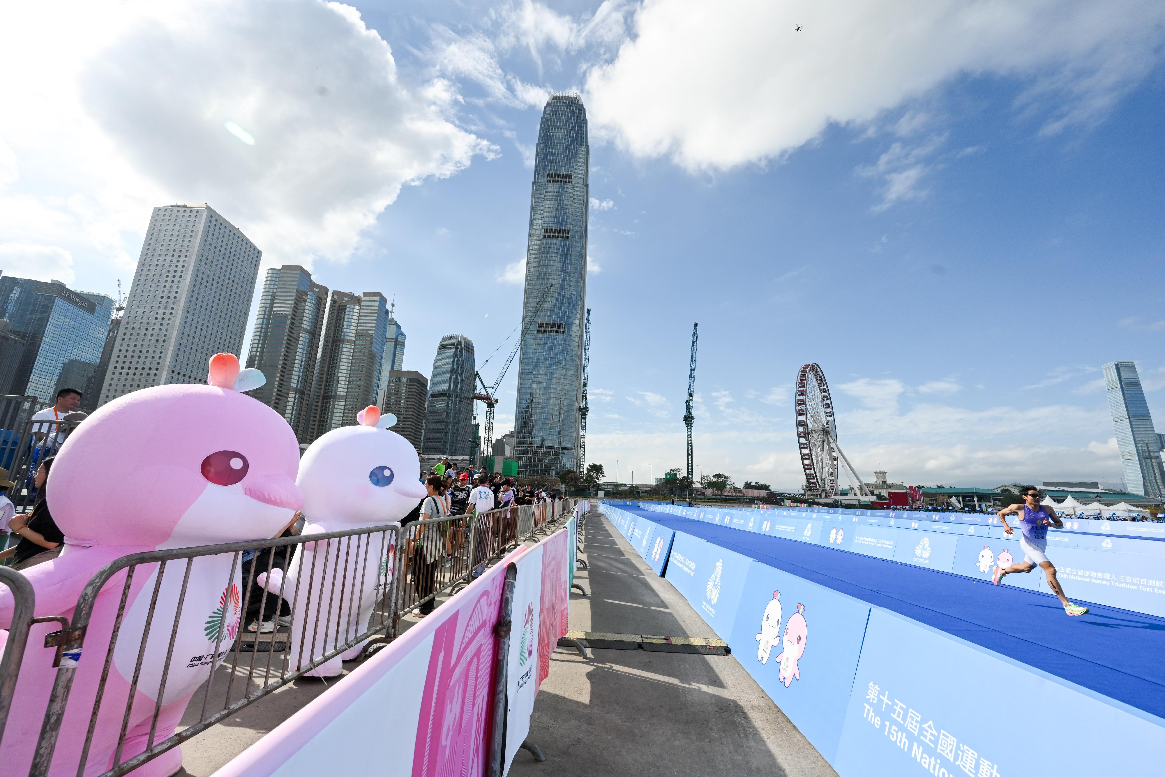 The 15th National Games Triathlon test event was held at the Central Harbourfront and Victoria Harbour today (March 2). Photo shows an athlete competing in the running segment of the mixed relay event. 