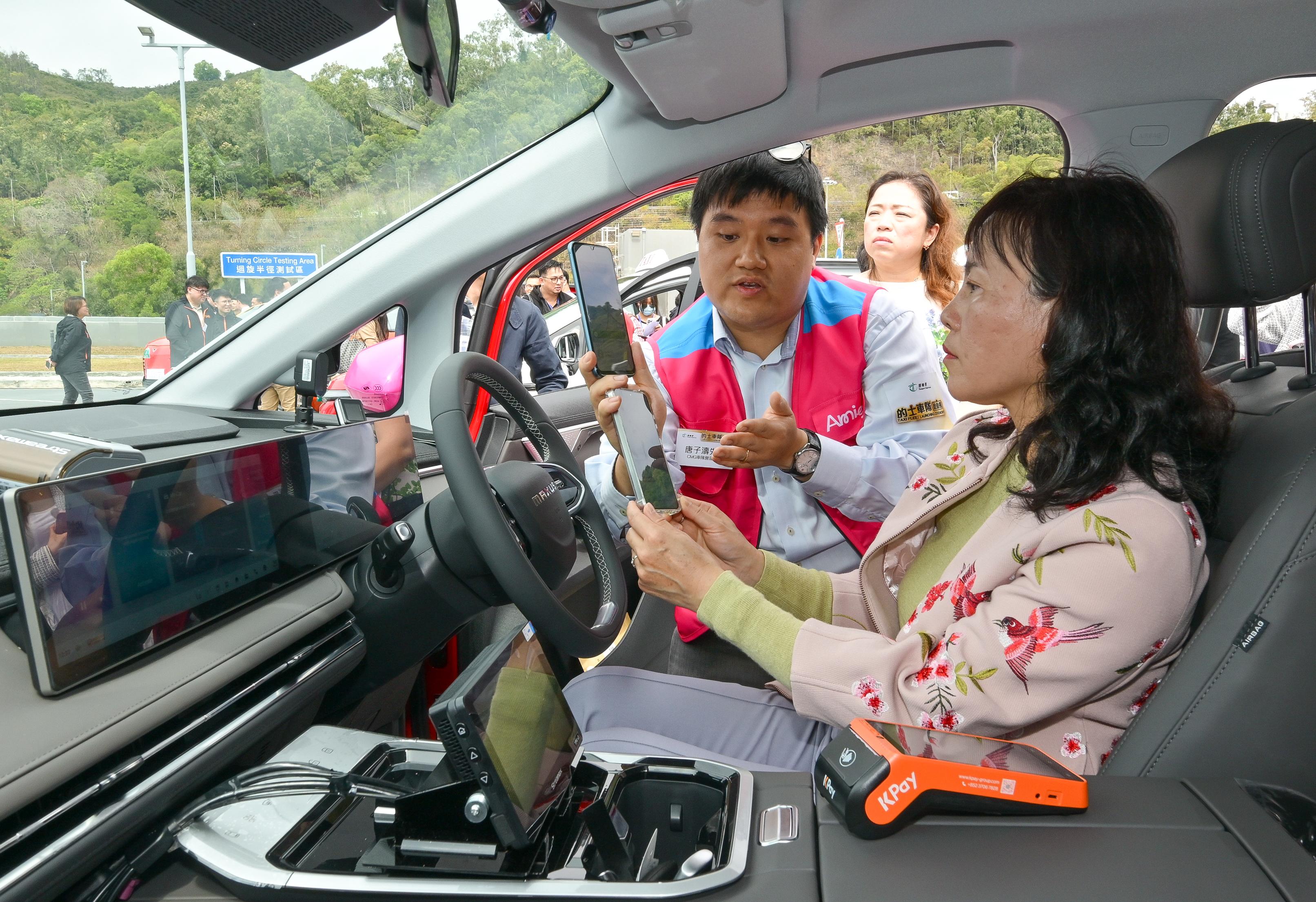 The Secretary for Transport and Logistics, Ms Mable Chan, today (March 3) attended the Taxi Fleet Launching Ceremony. The five selected taxi fleet operators will soon commence service gradually. Photo shows Ms Chan (right) in an Amigo fleet taxi operated by CMG Fleet Management Limited.