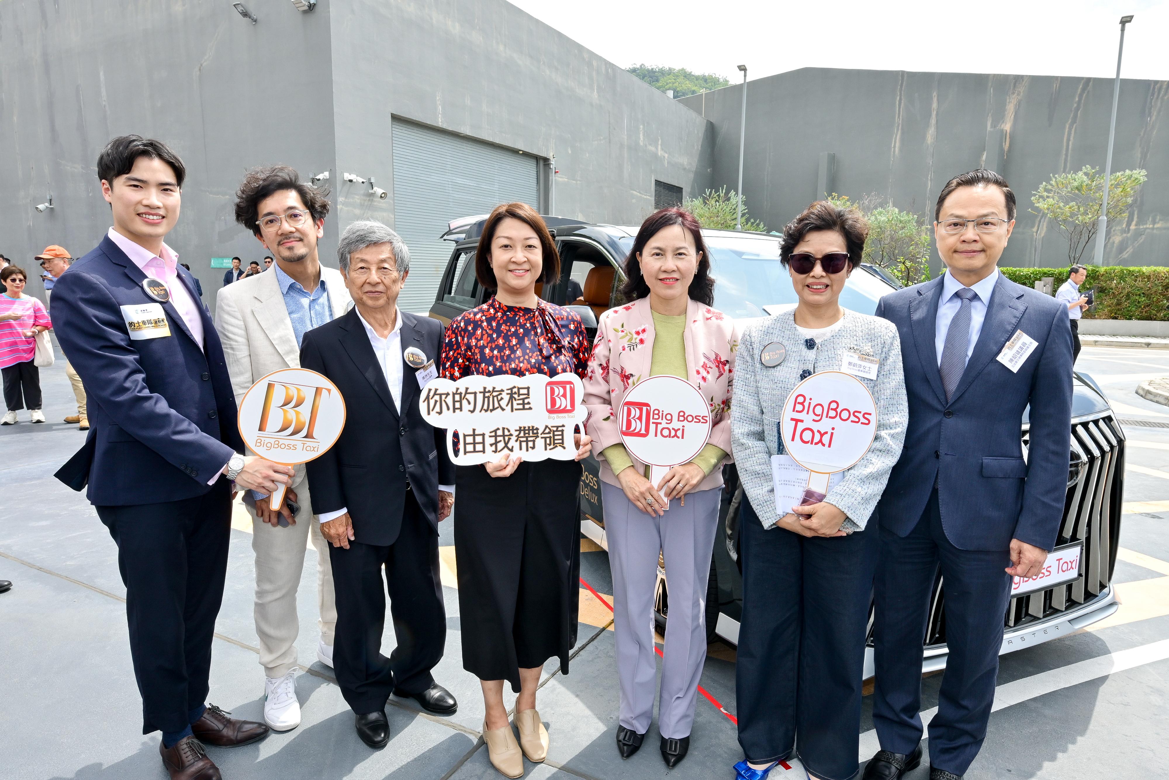 The Secretary for Transport and Logistics, Ms Mable Chan, today (March 3) attended the Taxi Fleet Launching Ceremony. The five selected taxi fleet operators will soon commence service gradually. Photo shows Ms Chan (third right) and the Commissioner for Transport, Ms Angela Lee (fourth right), in front of a Big Boss Taxi fleet taxi operated by Big Boss Taxi Company Limited.